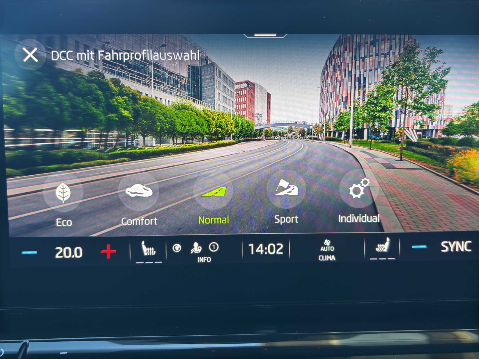 SKODA Octavia Combi 2.0 TSI DSG RS mit AHK & elektr. einstellbarer Fahrer- und Beifahrersitz-image-17