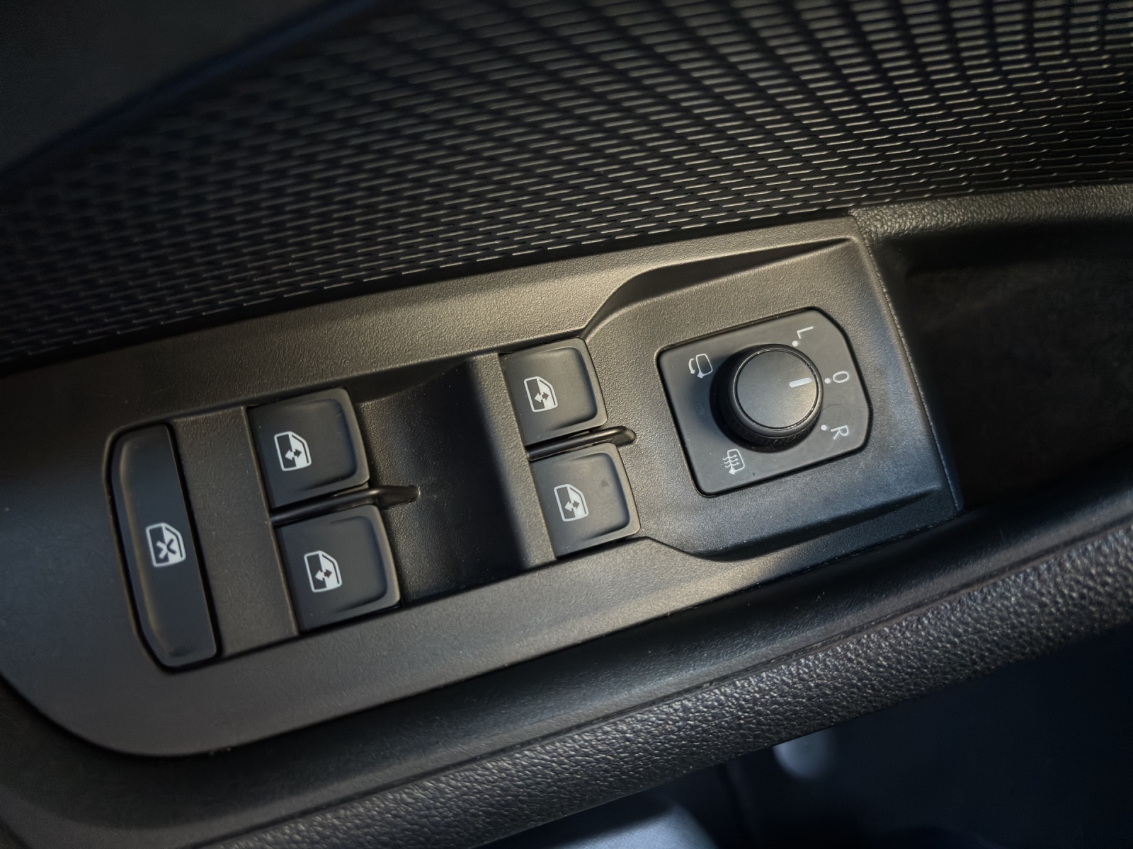 SKODA Octavia Combi 2.0 TSI DSG RS mit AHK & elektr. einstellbarer Fahrer- und Beifahrersitz-image-29