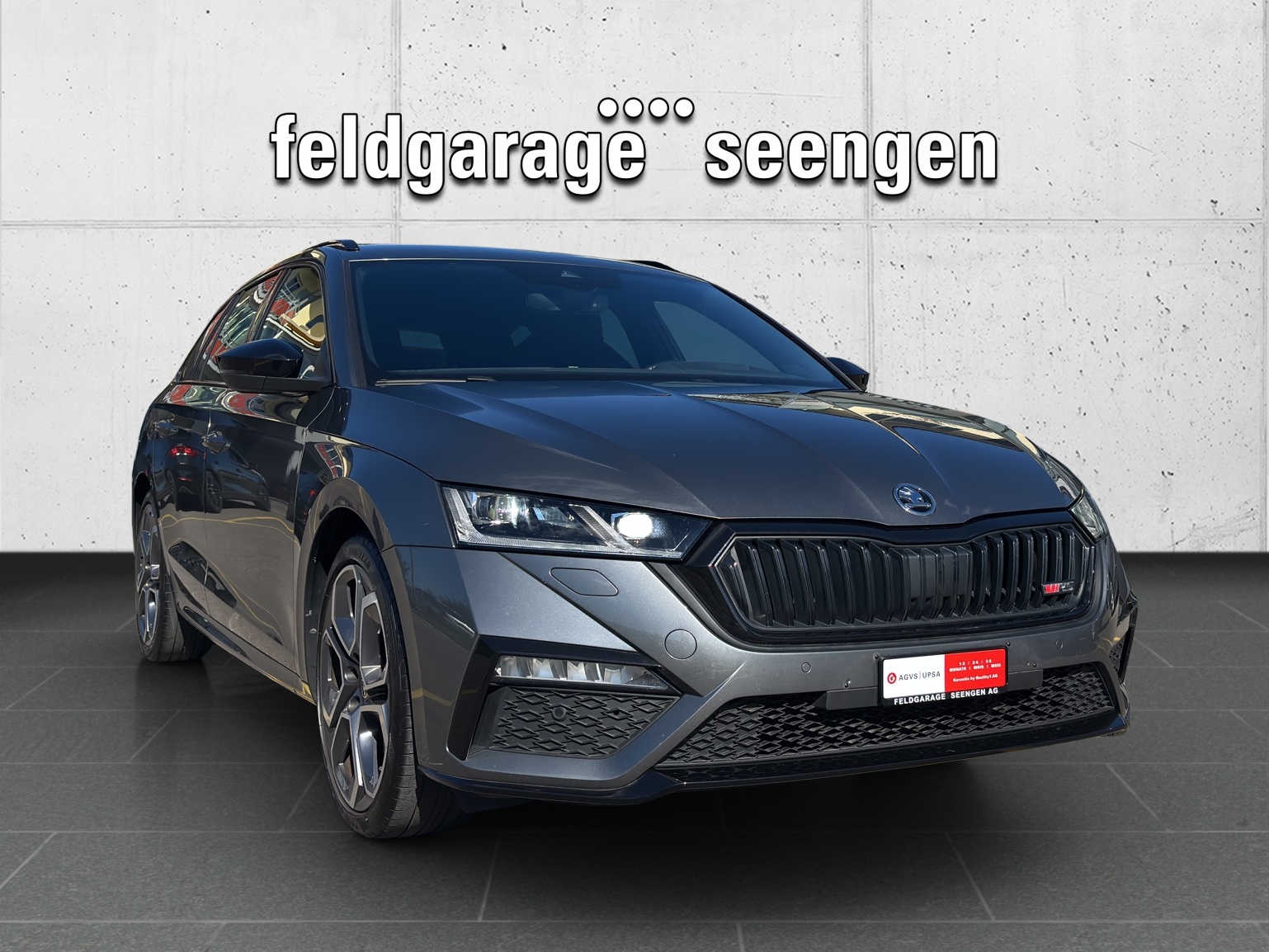 SKODA Octavia Combi 2.0 TSI DSG RS mit AHK & elektr. einstellbarer Fahrer- und Beifahrersitz-showroom-element-2