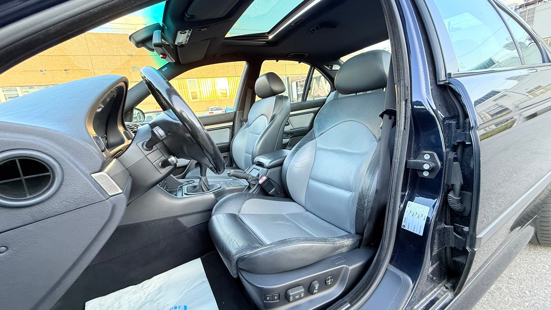 BMW M5-image-8
