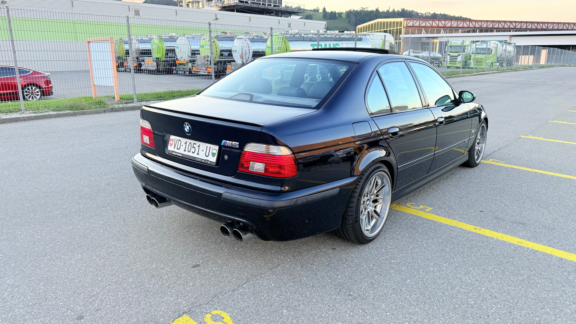 BMW M5-image-6