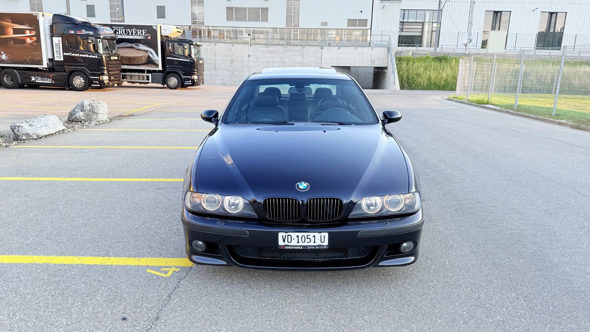 BMW M5-image-1