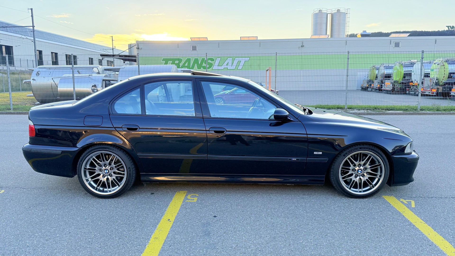 BMW M5-image-7
