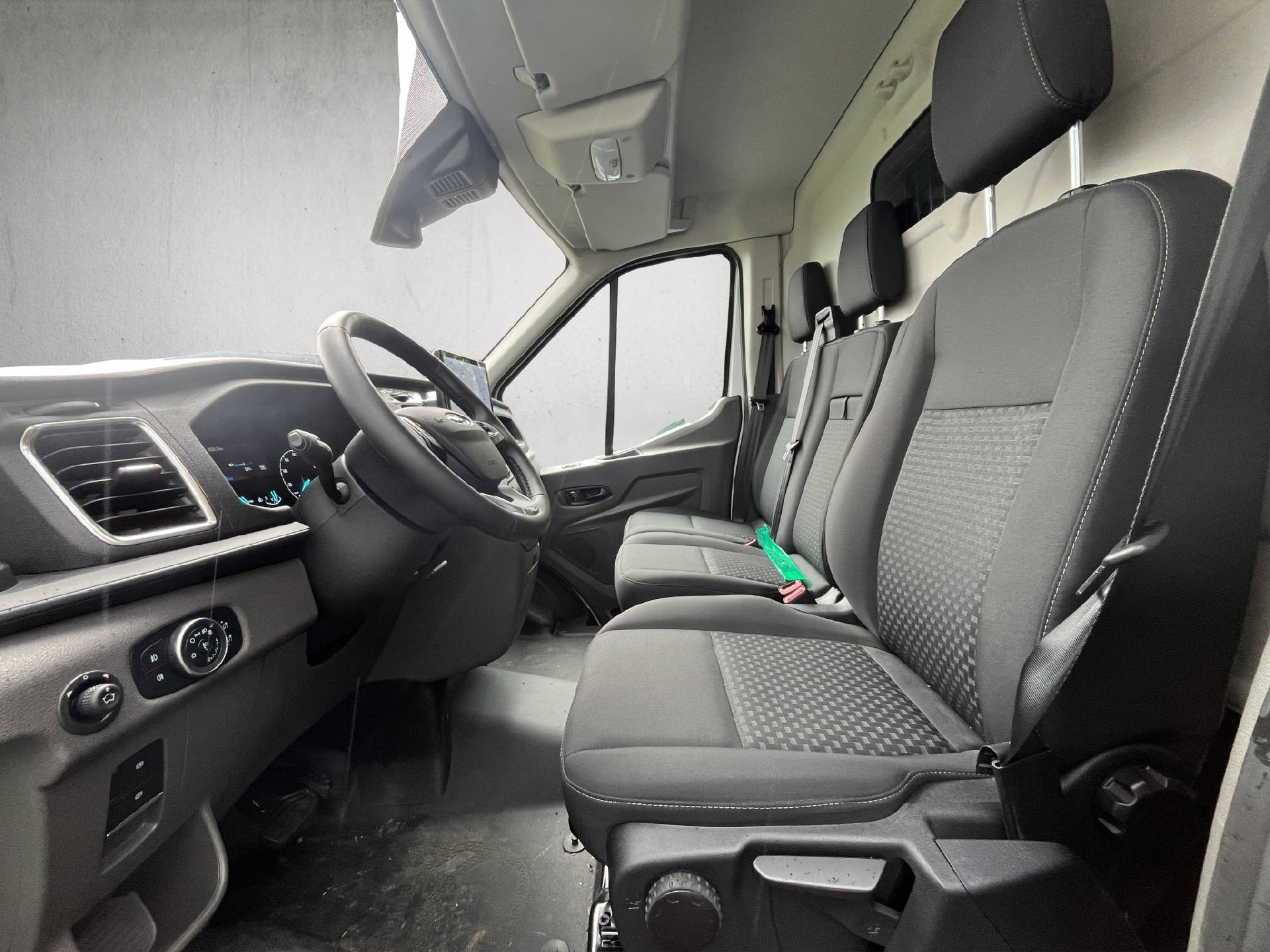 FORD E-Transit Van 350 L2H2 67kWh Trend-image-8