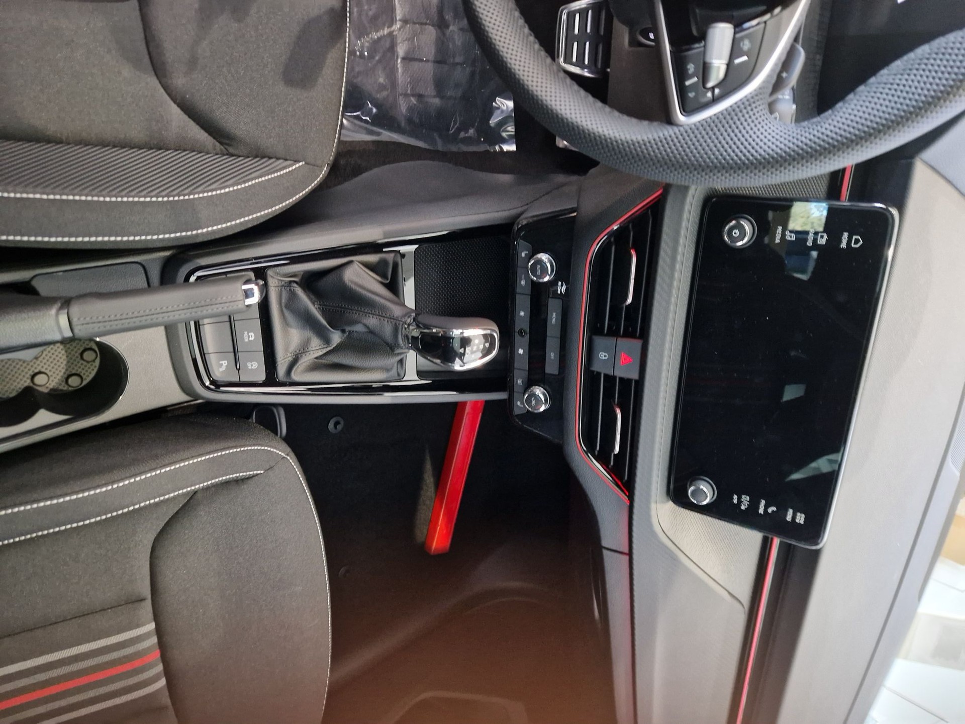 SKODA Scala 1.0 TSI Monte Carlo DSG-image-8