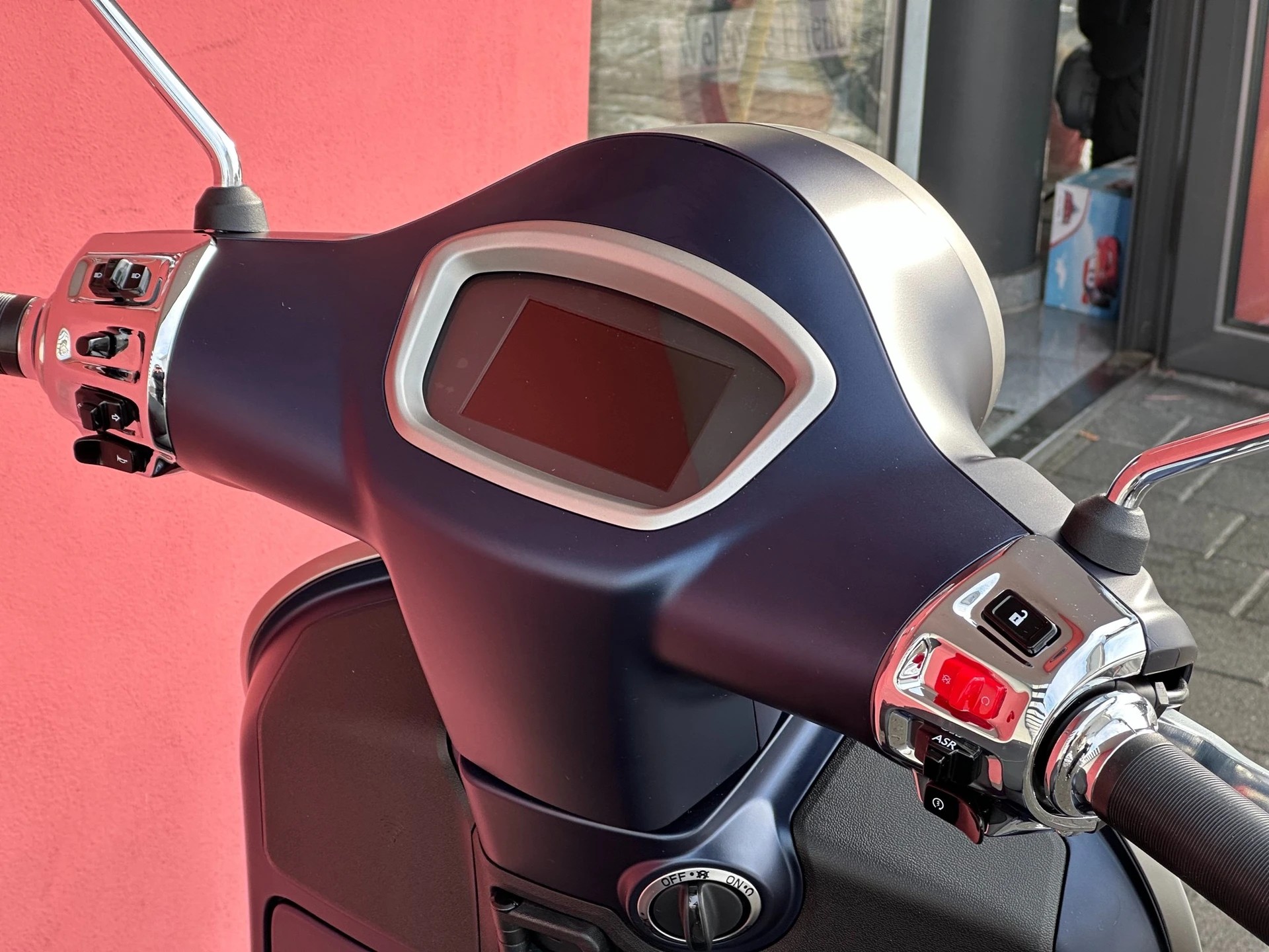 PIAGGIO Vespa GTS 125 Super Tech ABS-image-6