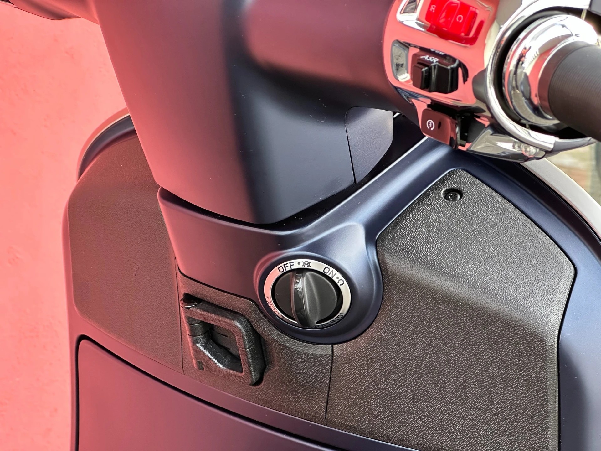 PIAGGIO Vespa GTS 125 Super Tech ABS-image-3