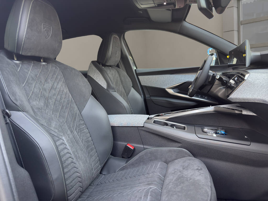 PEUGEOT 3008 Electrique 210ch GT-image-5