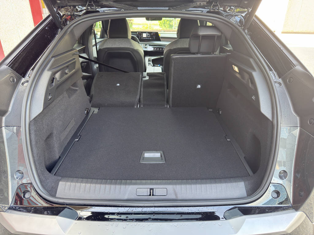 PEUGEOT 3008 Electrique 210ch GT-image-14