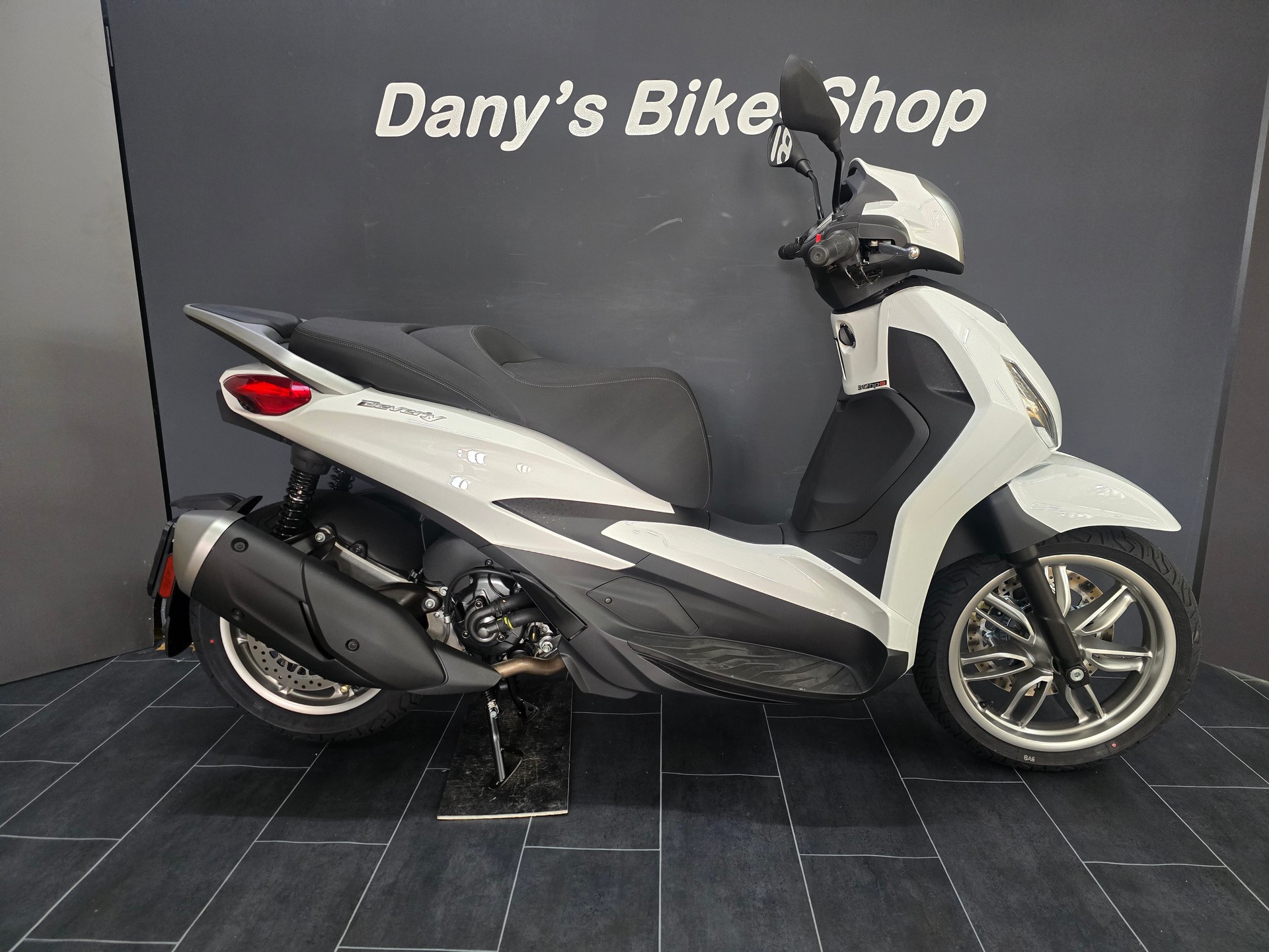 PIAGGIO Beverly 310 E5+ (4 Jahre Garantie)-image-1