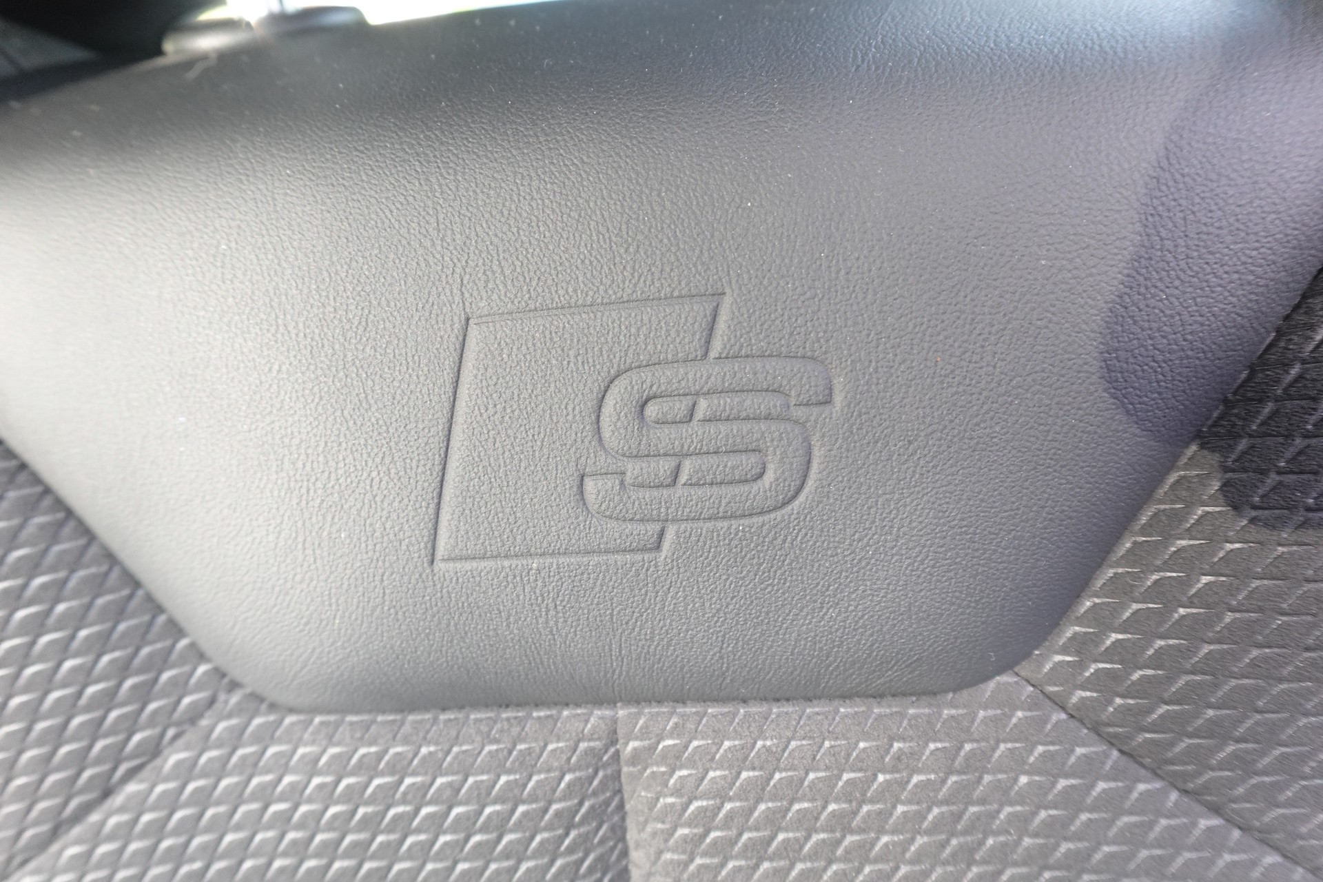 AUDI Q3 40 TFSI advanced quattro S-tronic-image-11