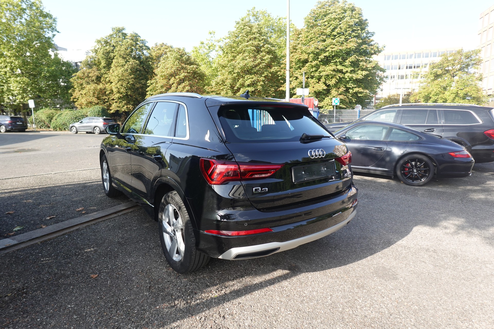AUDI Q3 40 TFSI advanced quattro S-tronic-image-2