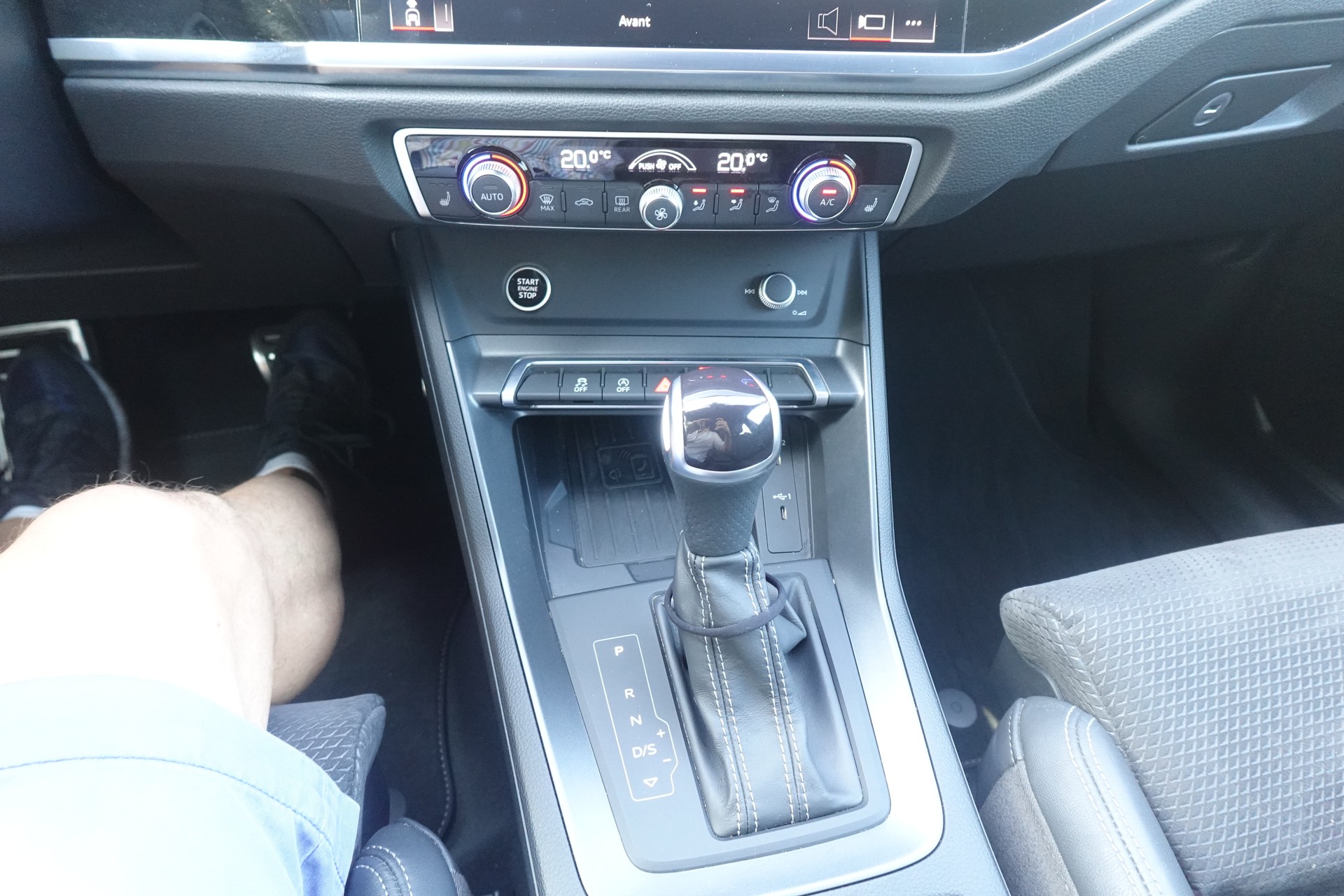 AUDI Q3 40 TFSI advanced quattro S-tronic-image-8
