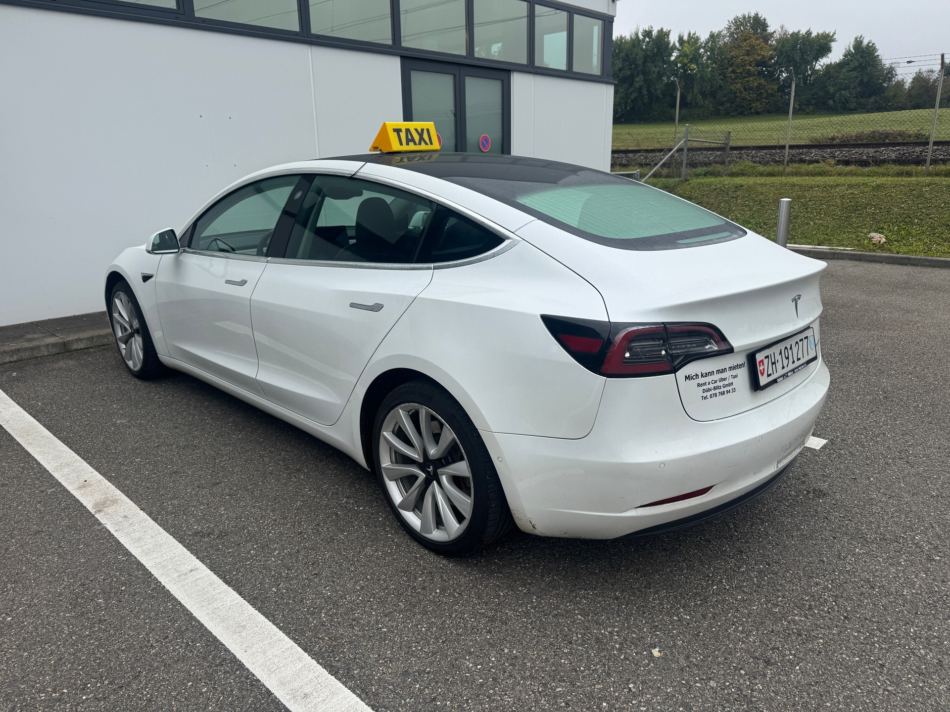 TESLA Model 3 Long Range Dual Motor AWD-image-5