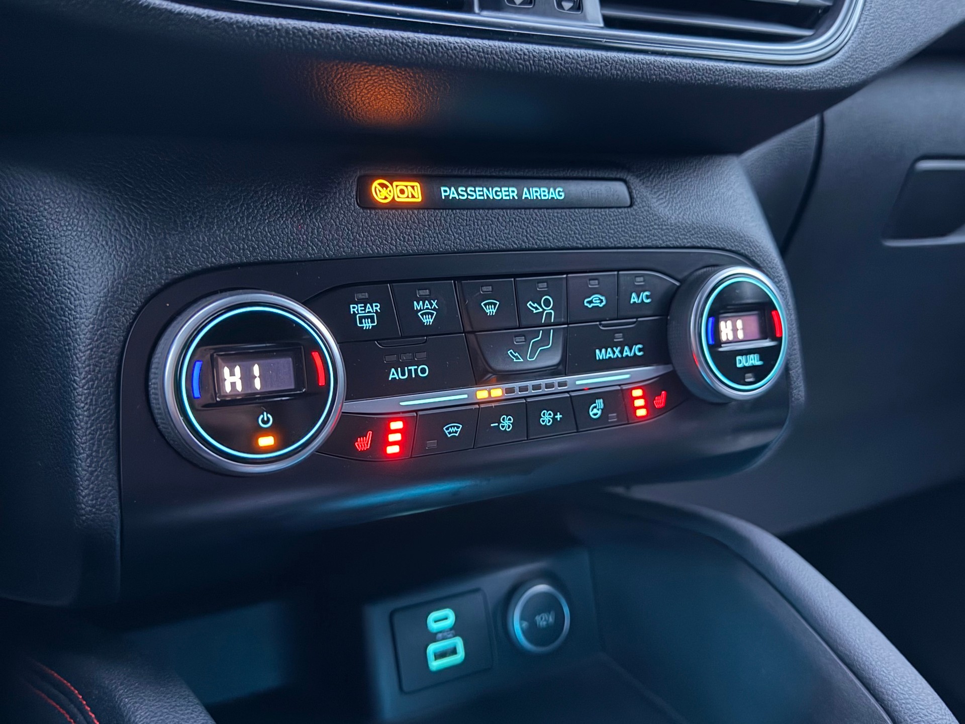 FORD Kuga 2.0 TDCi EcoBlue ST-Line 4WD Automat-image-8