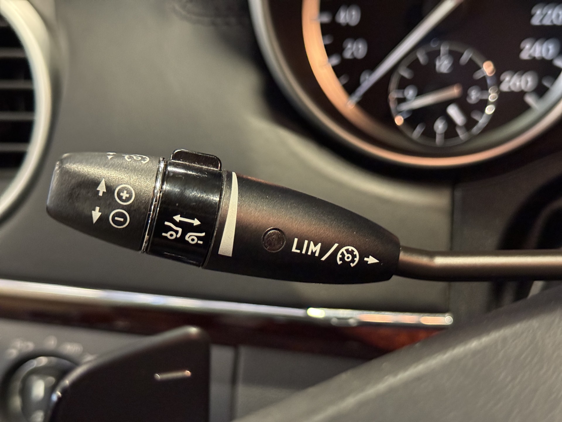 MERCEDES-BENZ GL 500 4Matic 7G-Tronic-image-19