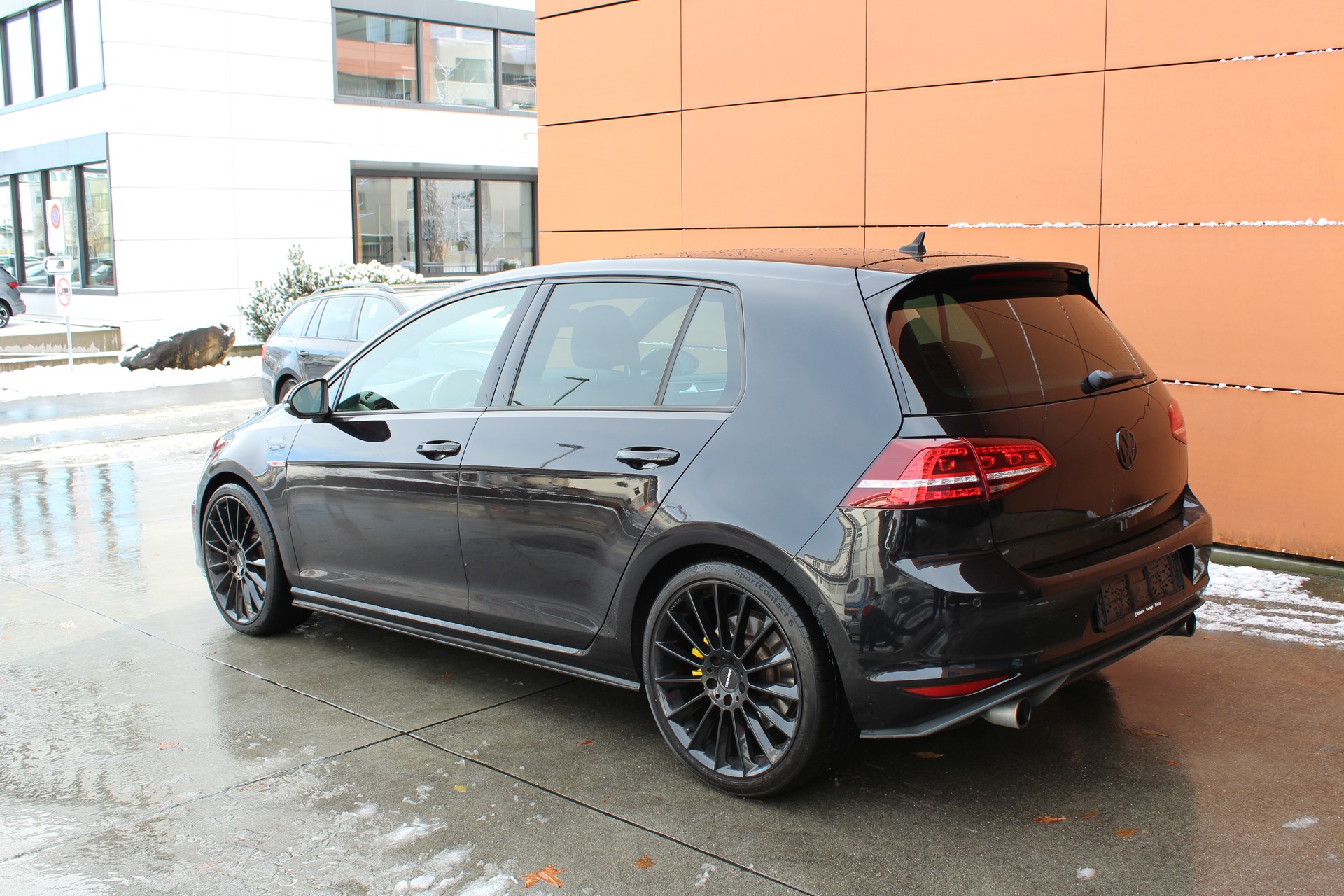 VW Golf 2.0 TSI GTI Performance DSG-image-2