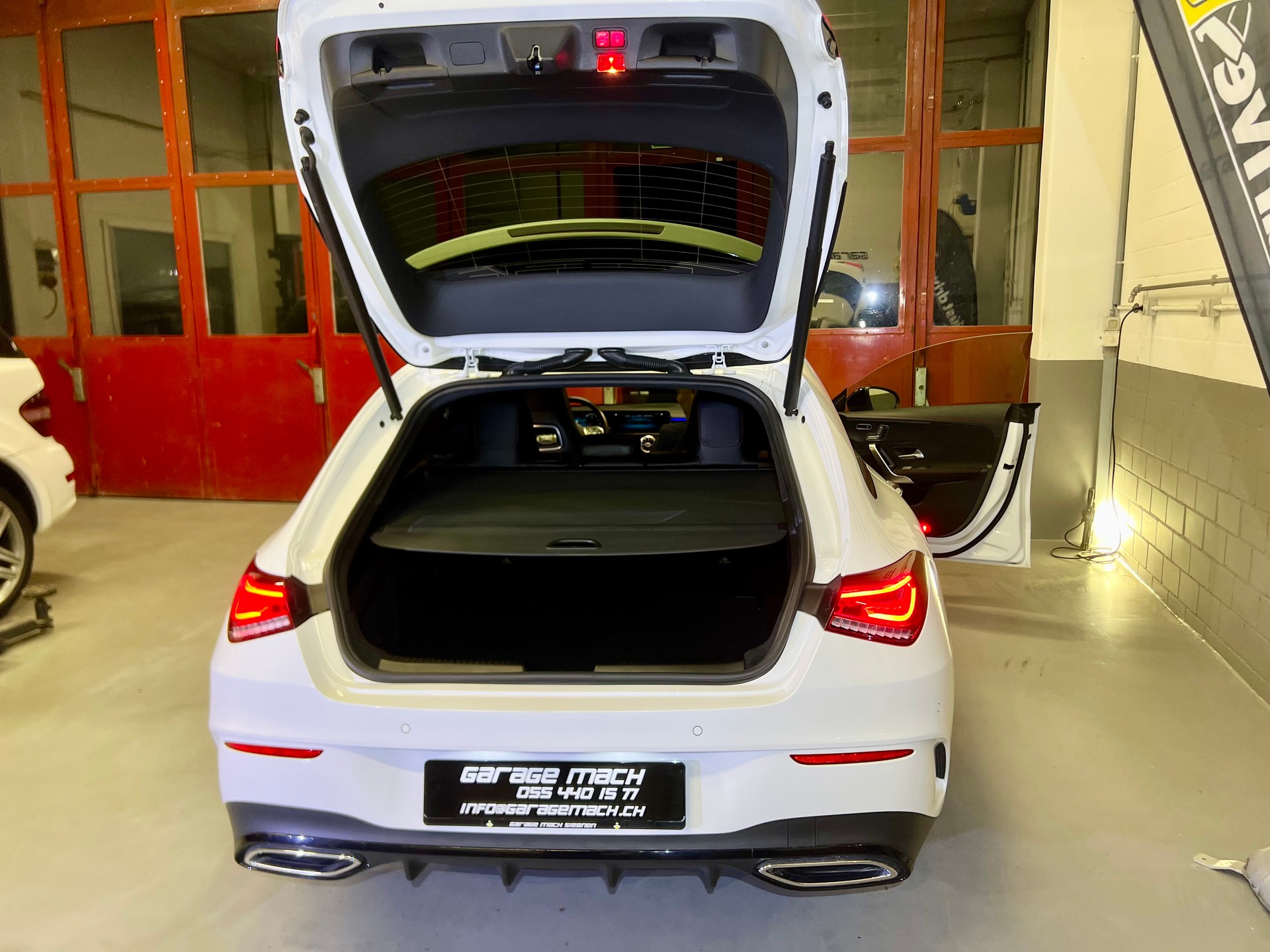 MERCEDES-BENZ CLA Shooting Brake 220 7G-DCT AMG Line-image-6