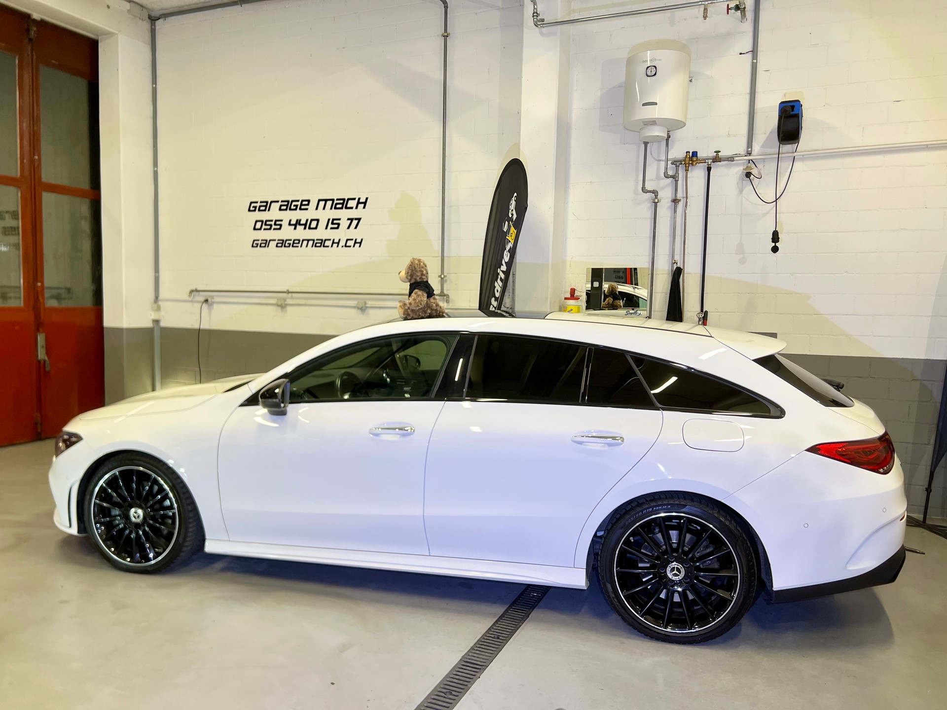 MERCEDES-BENZ CLA Shooting Brake 220 7G-DCT AMG Line-showroom-element-3