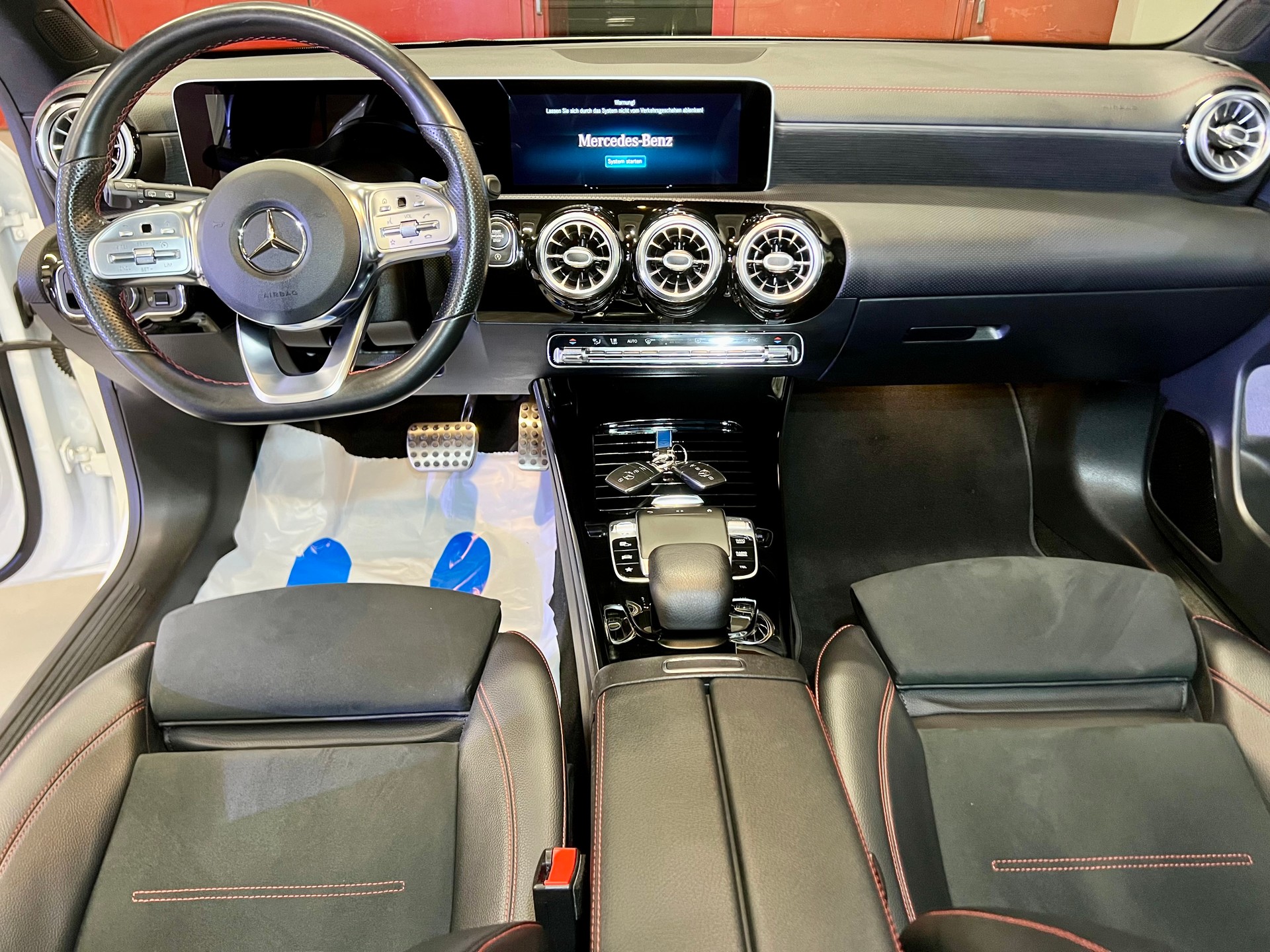 MERCEDES-BENZ CLA Shooting Brake 220 7G-DCT AMG Line-image-11