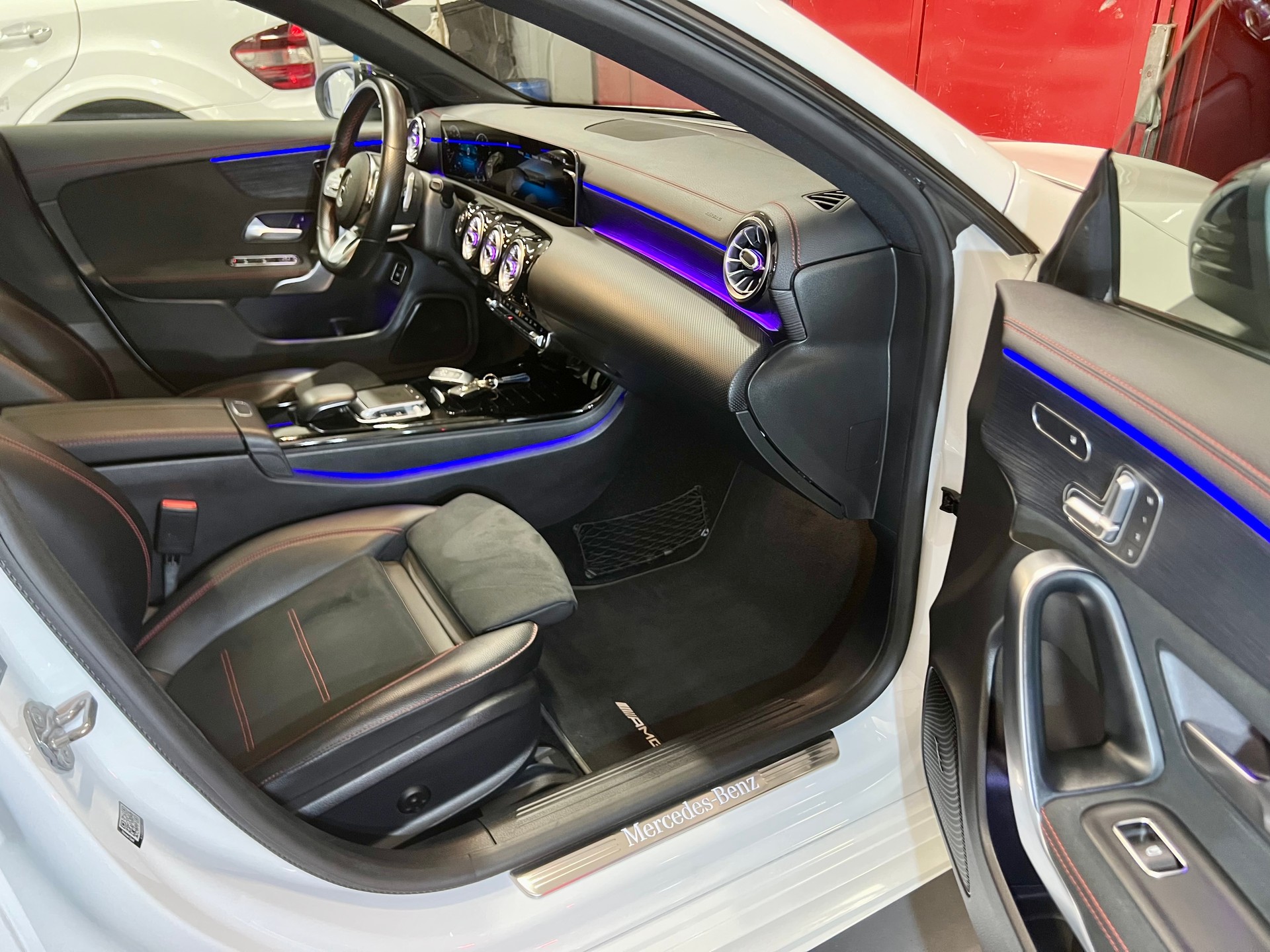 MERCEDES-BENZ CLA Shooting Brake 220 7G-DCT AMG Line-image-14
