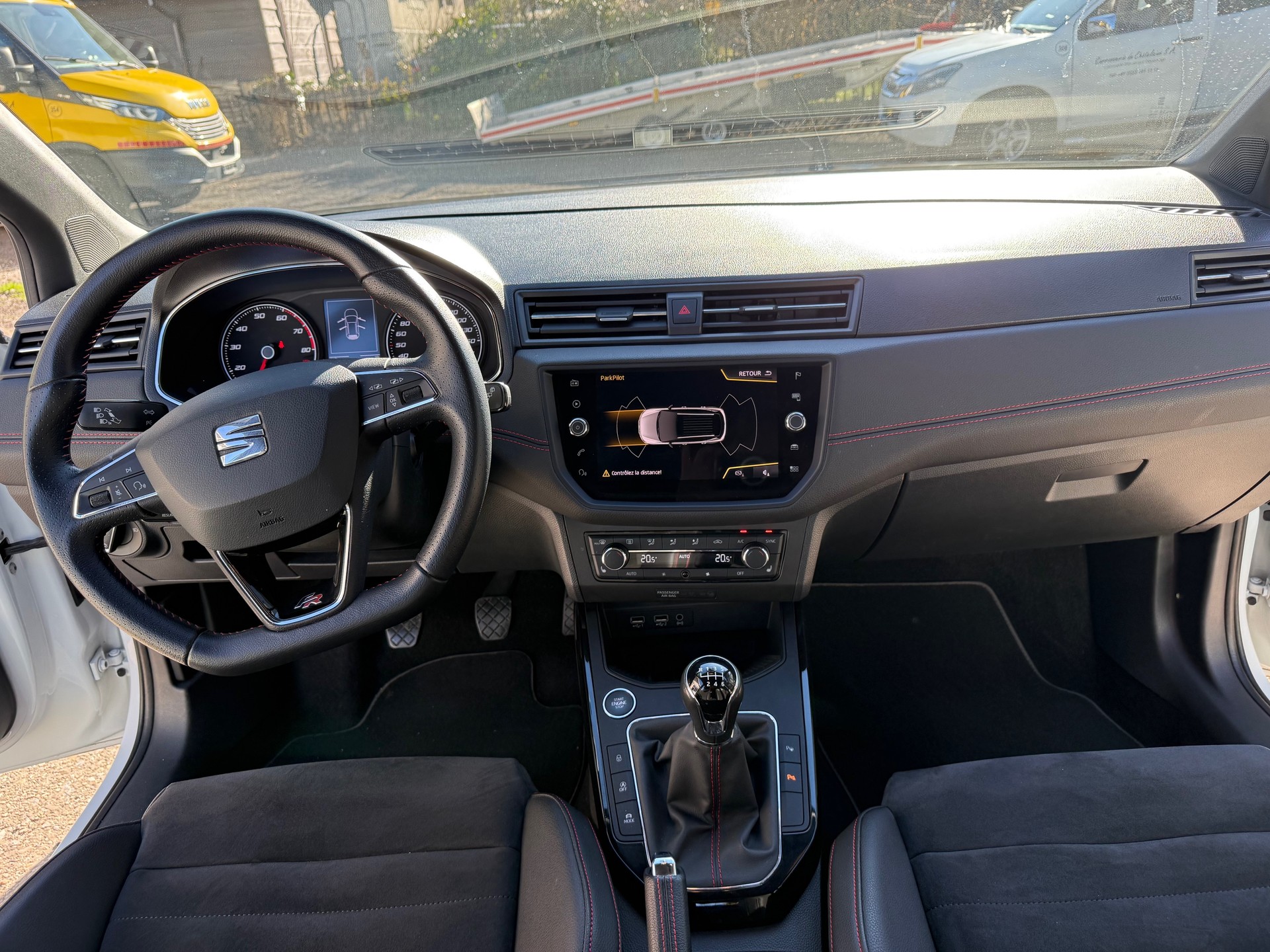 SEAT Arona 1.5 TSI Evo FR ( Sièges alcanthara - Visite du jour-Garantie-Service à jour )-image-9