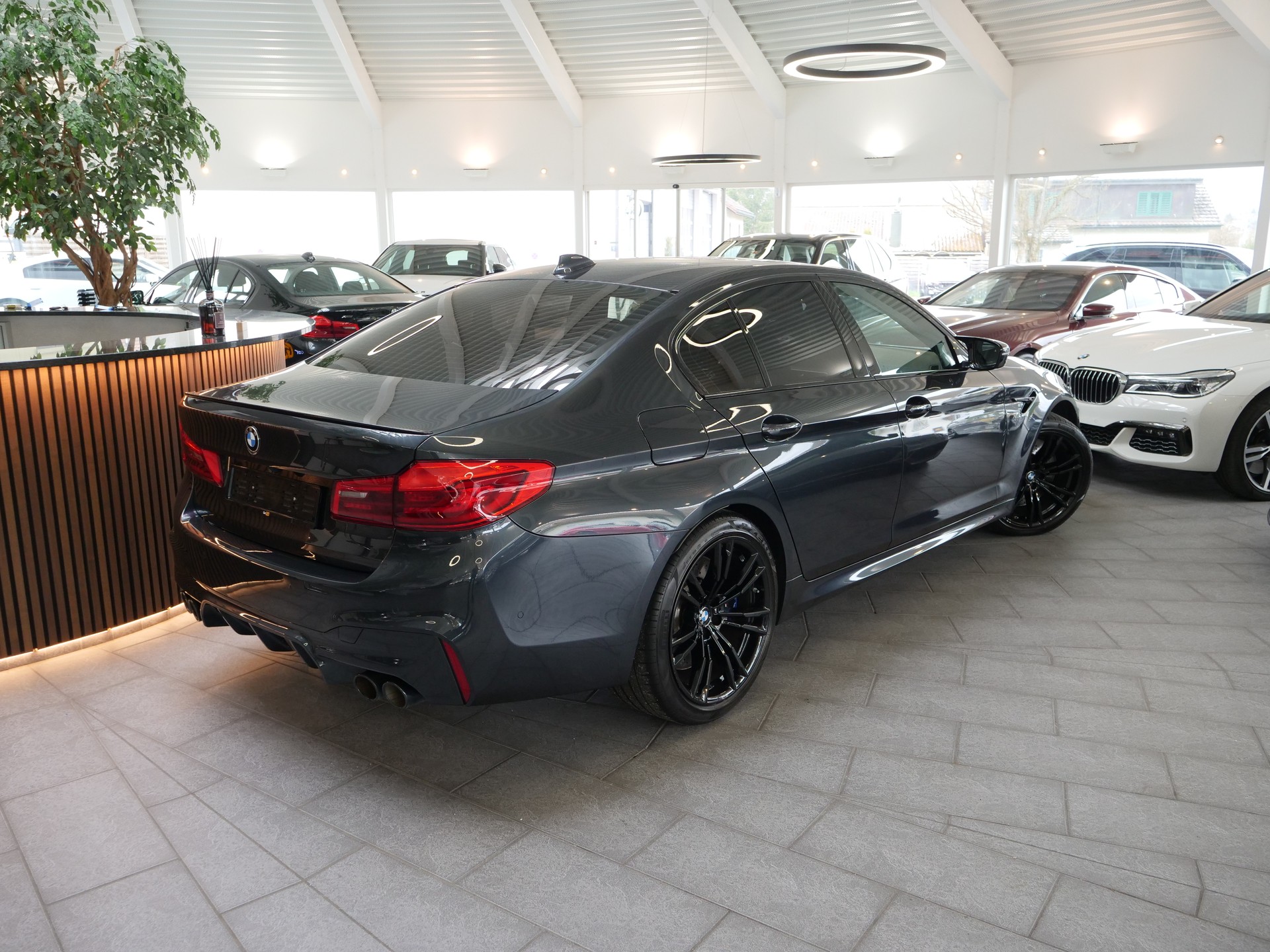 BMW M5 xDrive Drivelogic-showroom-element-1