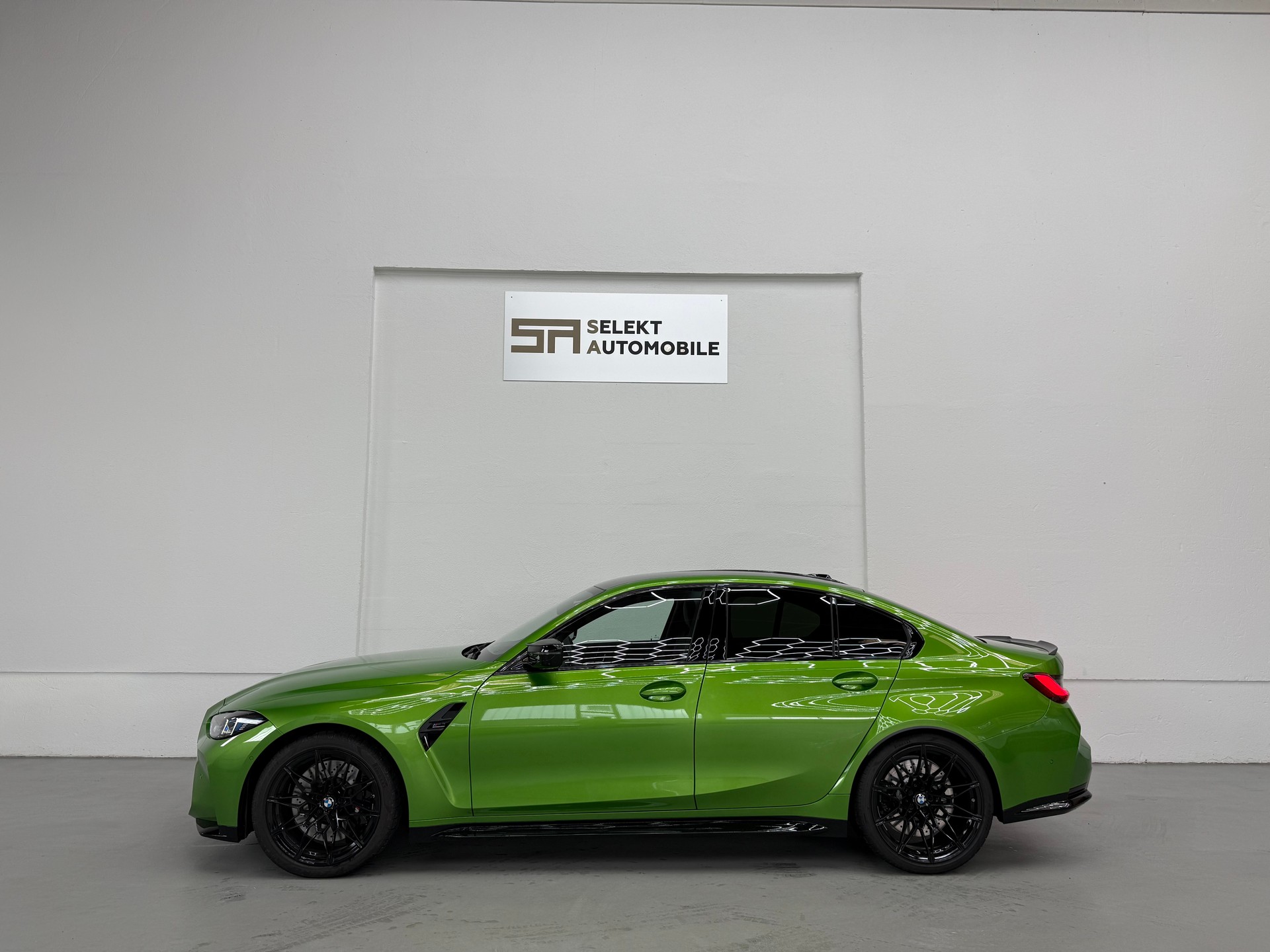 BMW M3 Competition M xDrive | Java Grün Met.-showroom-element-3