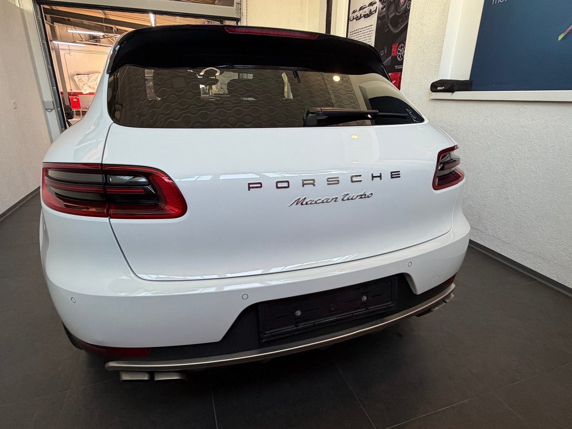 PORSCHE Macan Turbo PDK-image-3