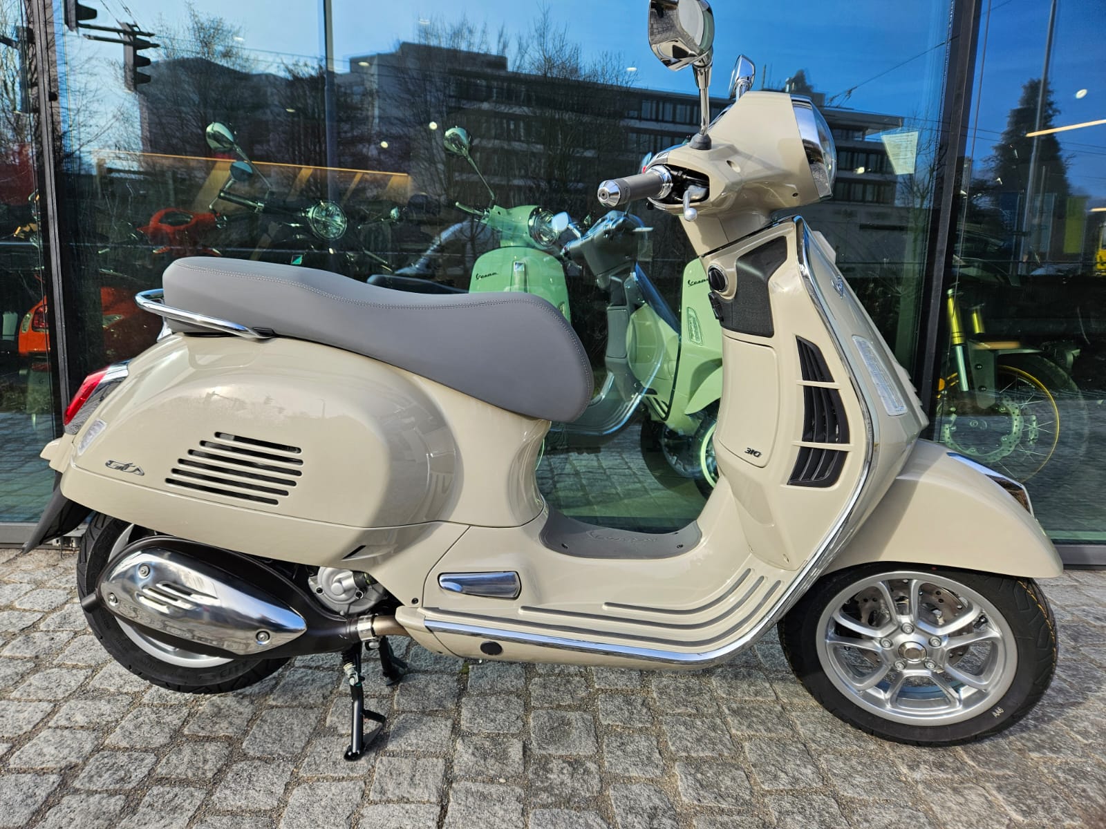 PIAGGIO Vespa GTS 310 RST E5+-image-1