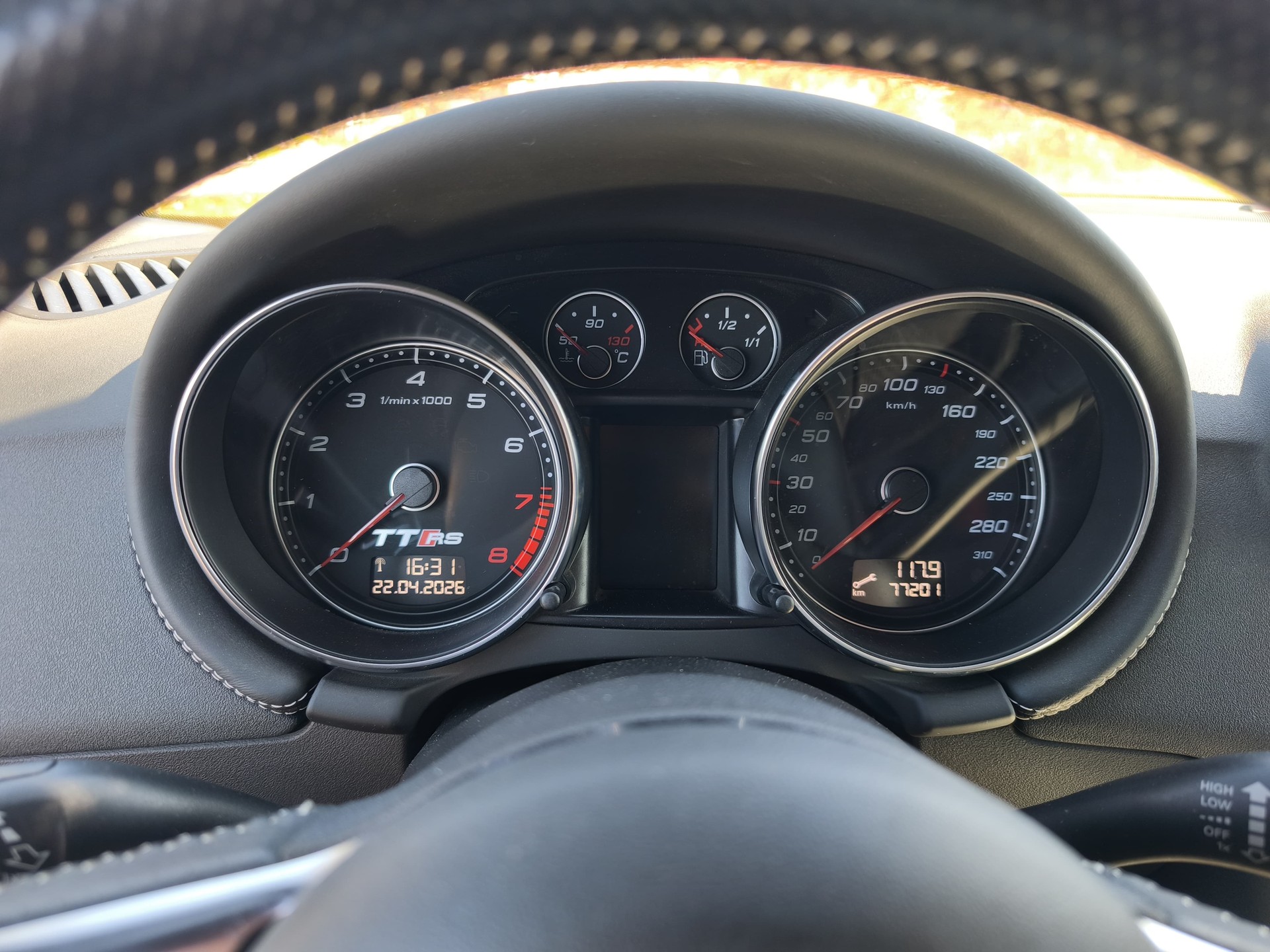 AUDI TT RS Roadster 2.5 TFSI quattro-image-10