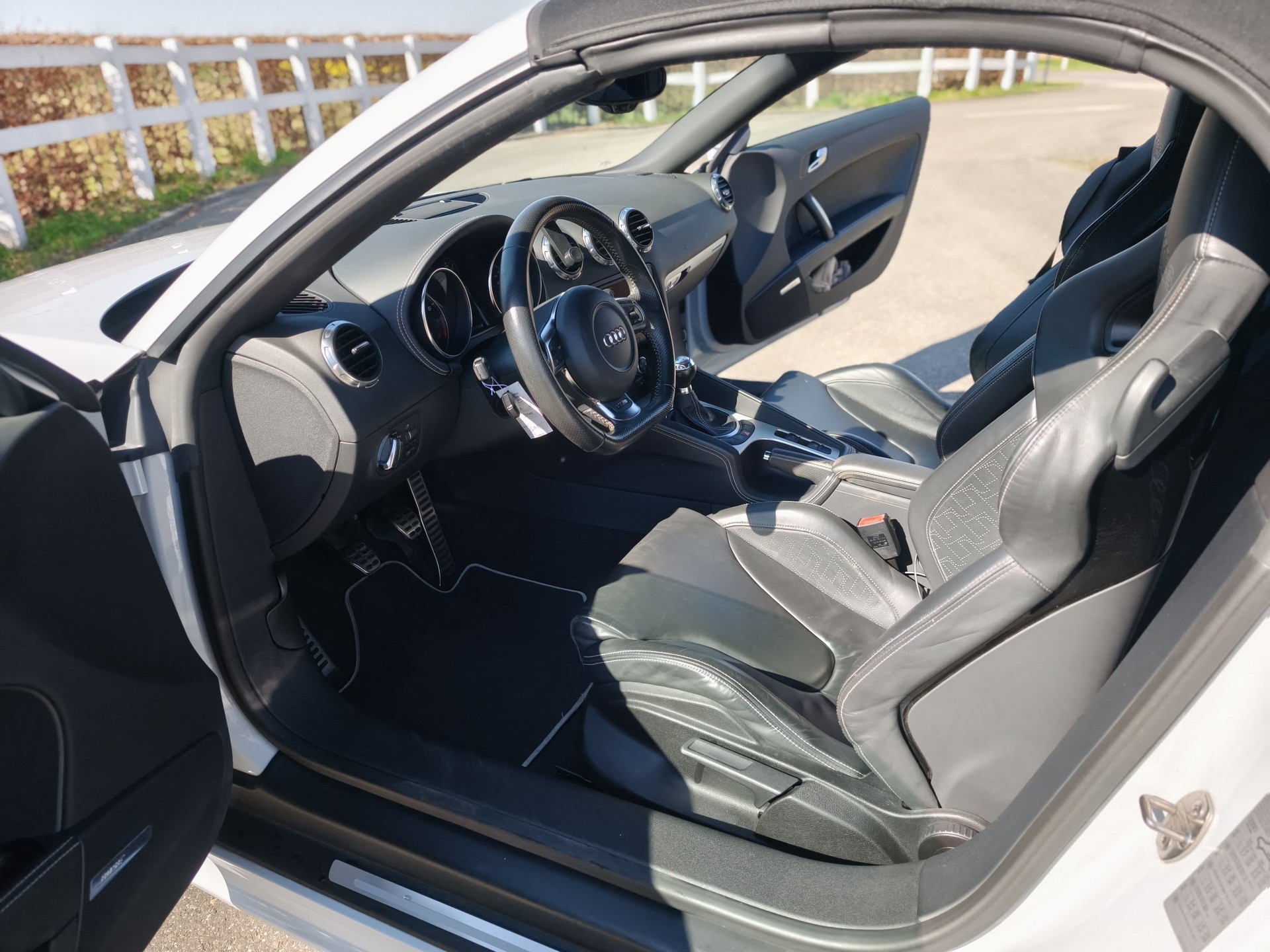 AUDI TT RS Roadster 2.5 TFSI quattro-image-11