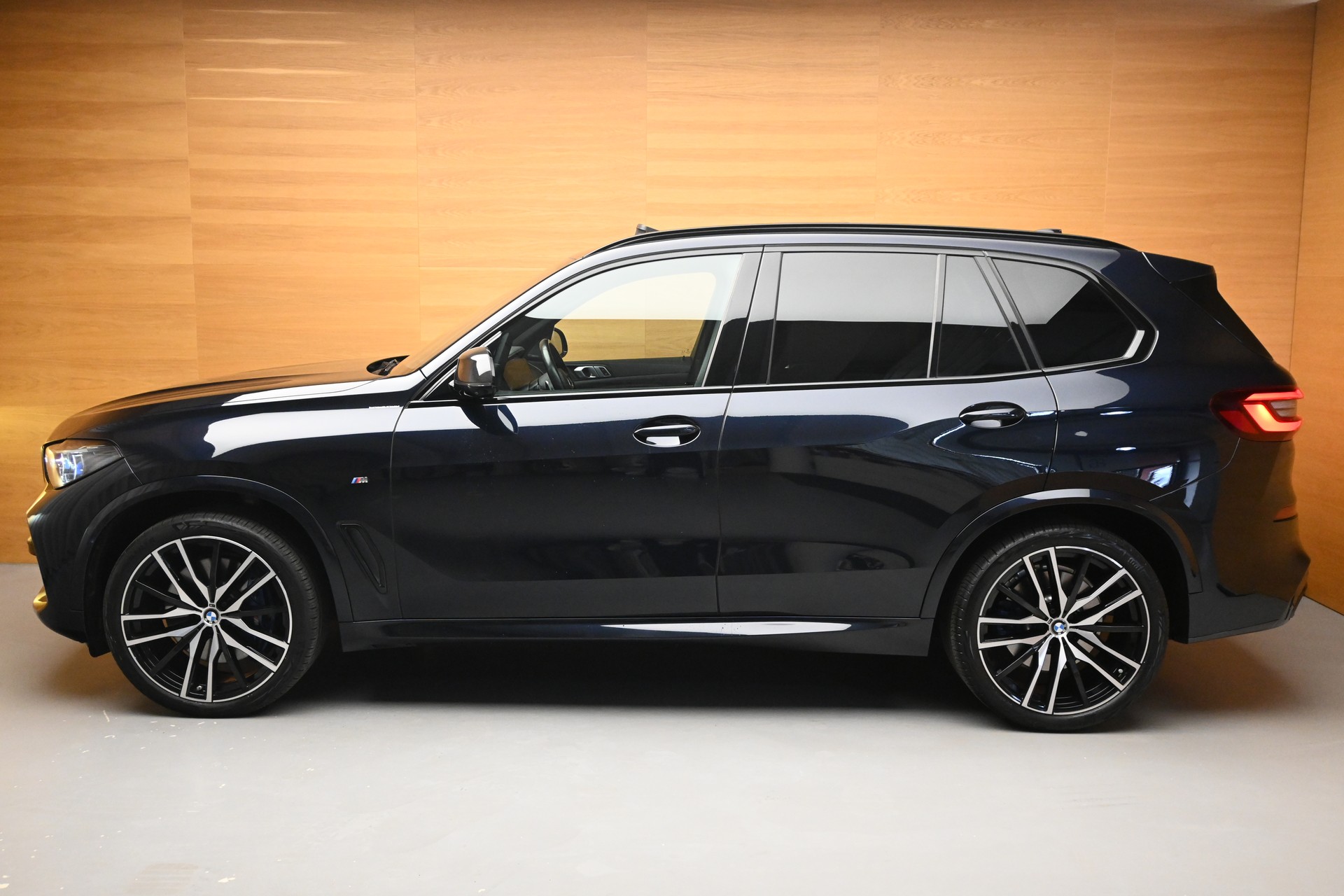 BMW X5 xDrive 48V 40d M Sport Steptronic-showroom-element-3