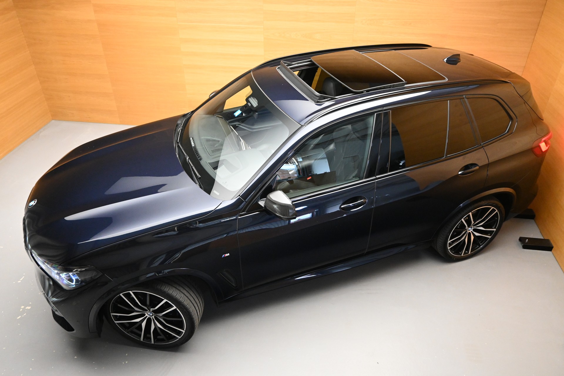 BMW X5 xDrive 48V 40d M Sport Steptronic-showroom-element-1
