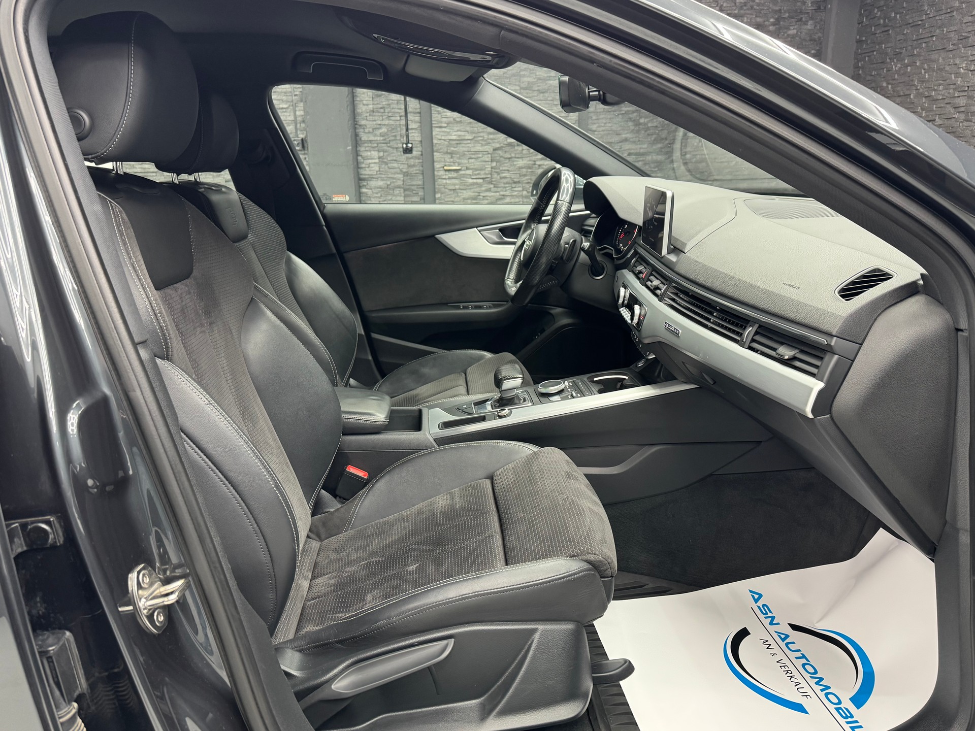 AUDI A4 Avant 2.0 TDI Sport quattro S-tronic-image-9