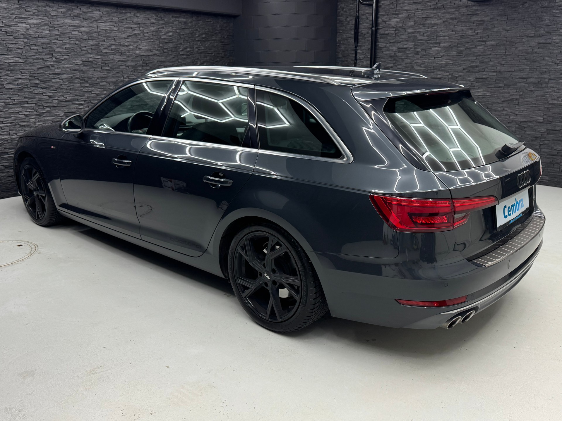 AUDI A4 Avant 2.0 TDI Sport quattro S-tronic-image-5
