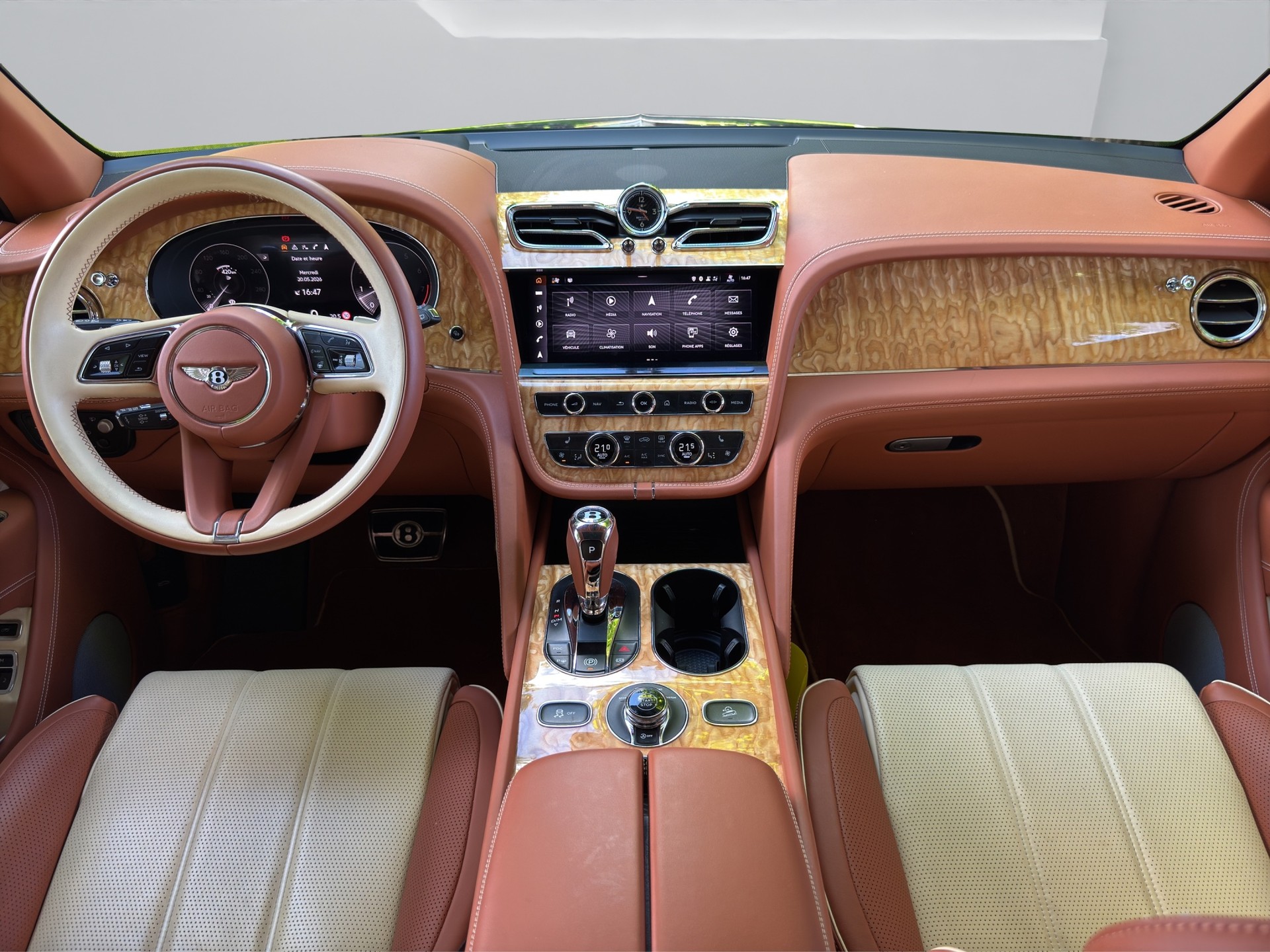 BENTLEY Bentayga V8-image-11