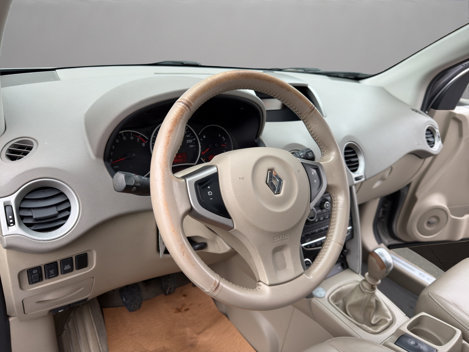 RENAULT Koleos 2.5 Dynamique Luxe 4x4-image-9