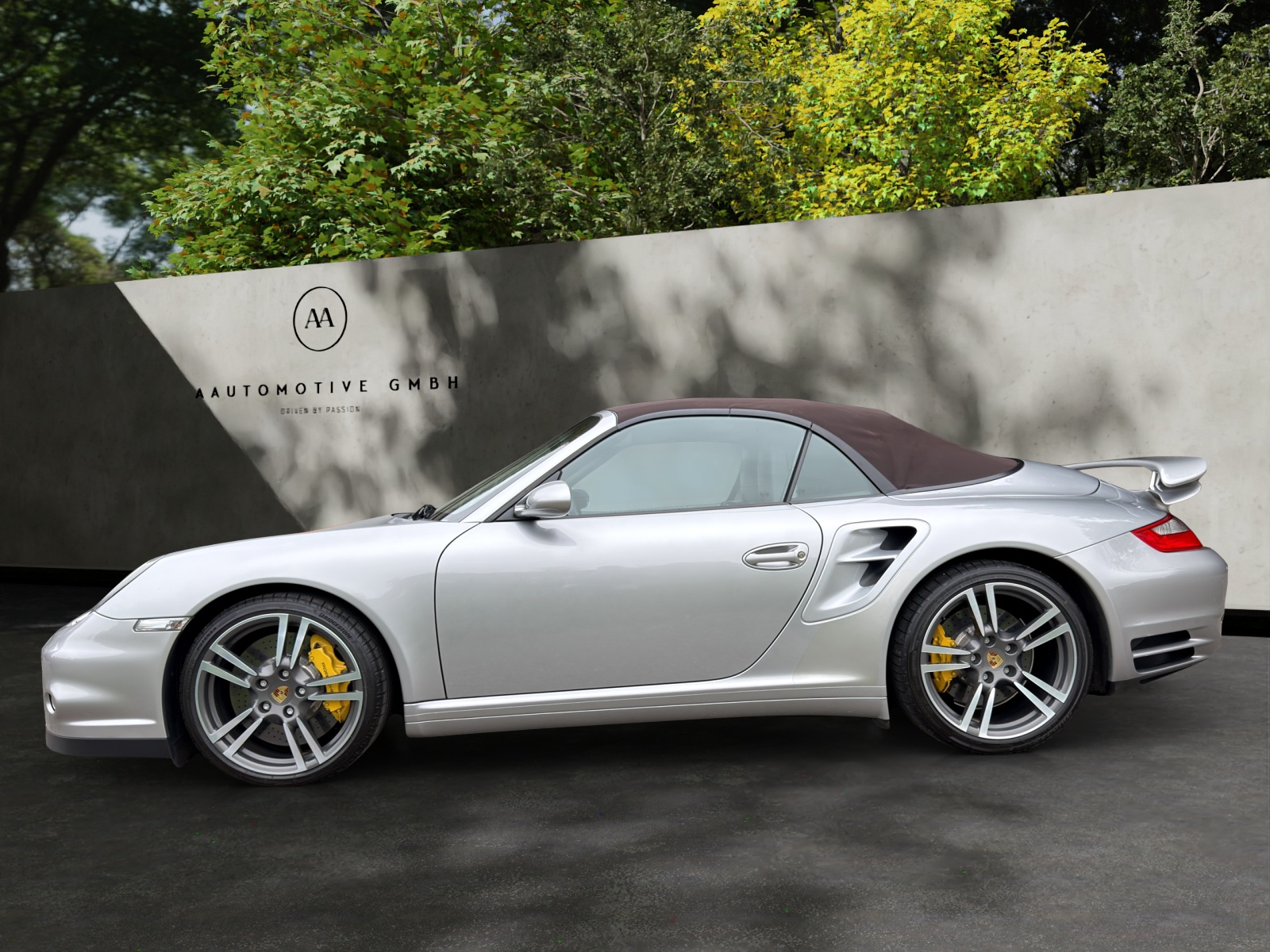 PORSCHE Turbo-showroom-element-2