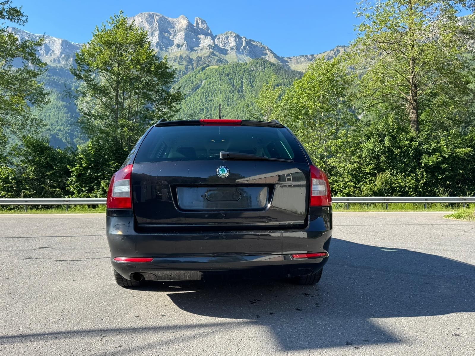 SKODA Octavia Combi 2.0 TDI Elegance DSG-image-2