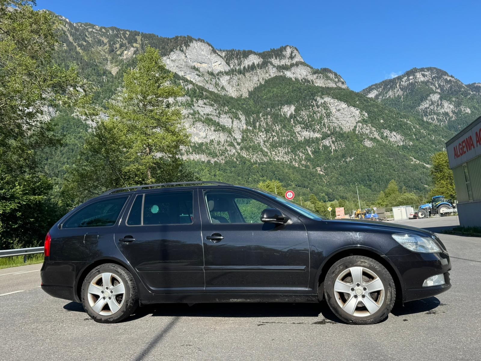 SKODA Octavia Combi 2.0 TDI Elegance DSG-image-10