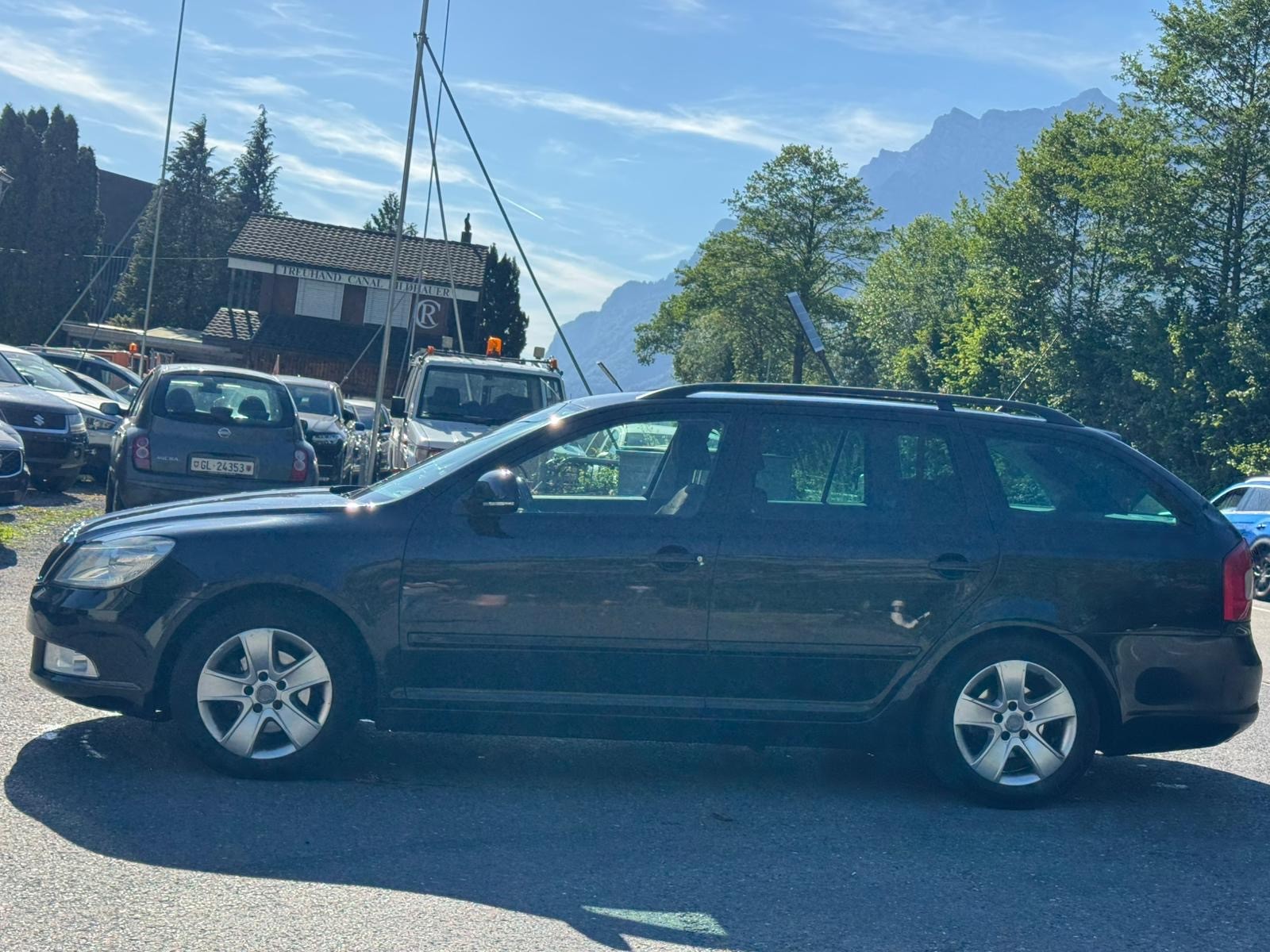 SKODA Octavia Combi 2.0 TDI Elegance DSG-image-8