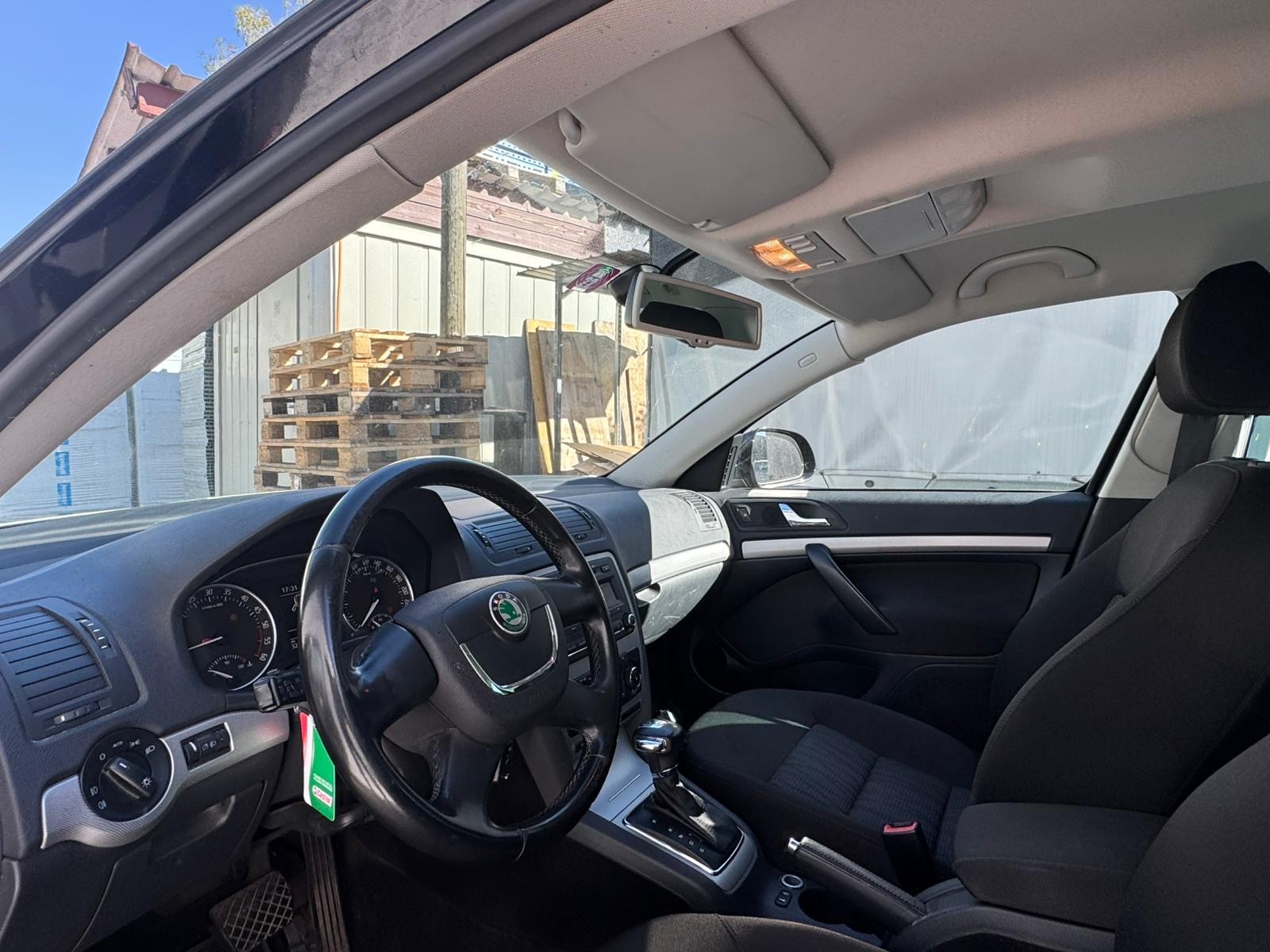 SKODA Octavia Combi 2.0 TDI Elegance DSG-image-7