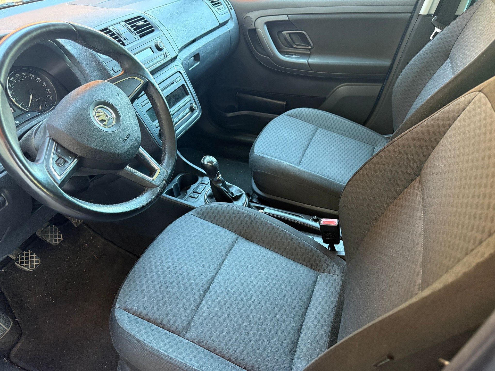 SKODA Fabia 1.6 TDI Elegance-image-16