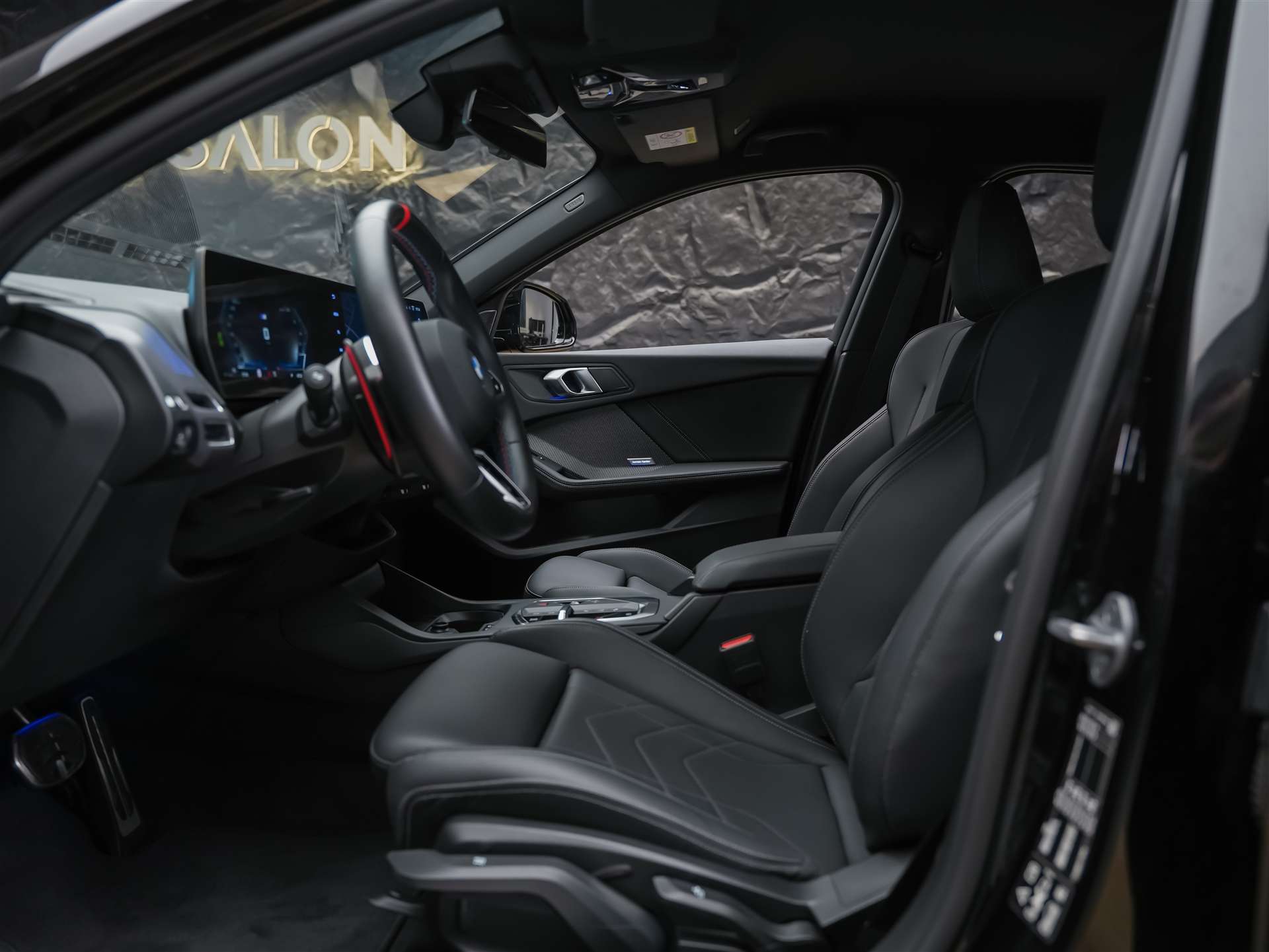 BMW M135 xDrive *Harman/Kardon*Sportsitze*Sitzheizung*Keyless Go*-image-9