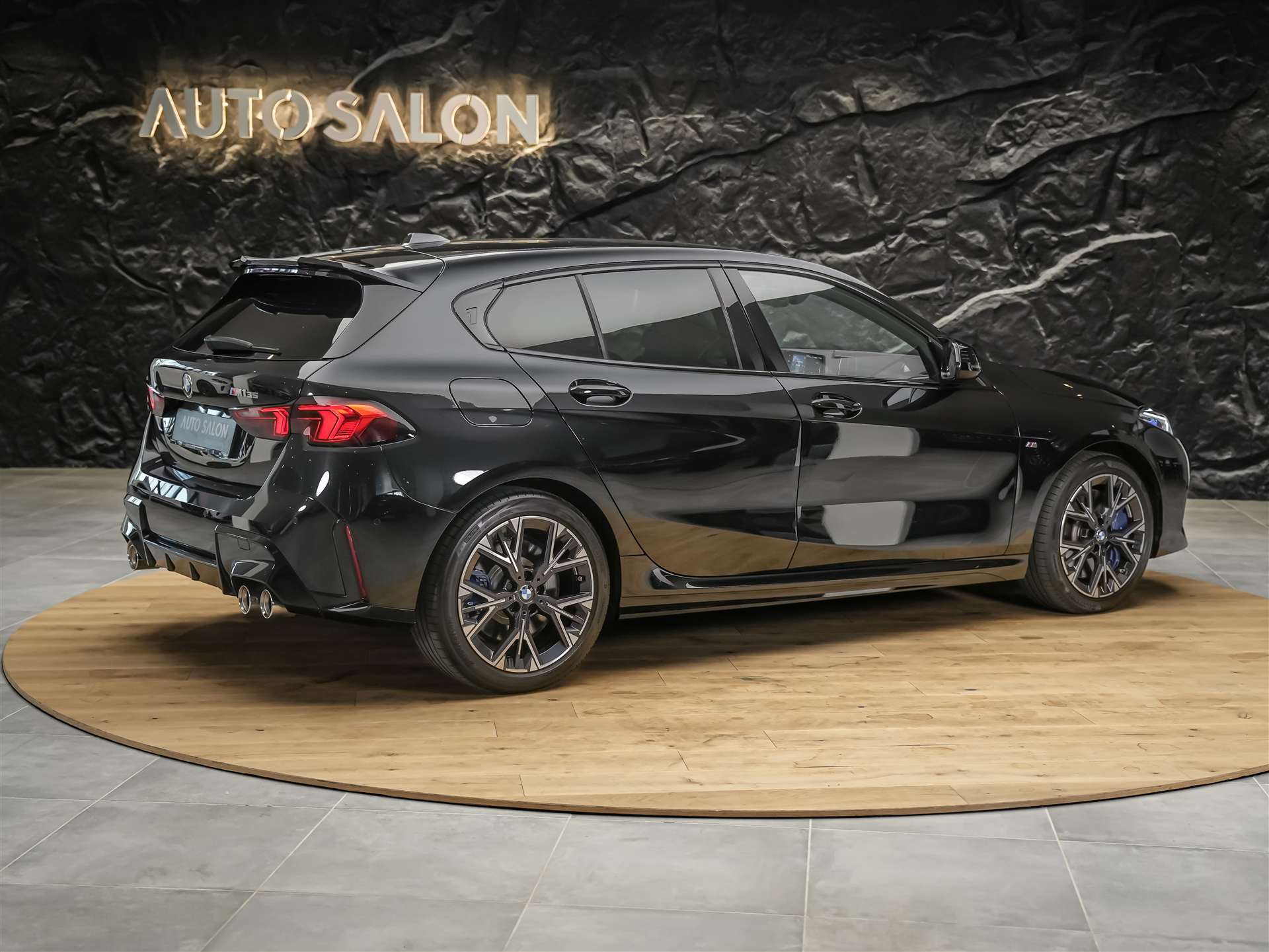 BMW M135 xDrive *Harman/Kardon*Sportsitze*Sitzheizung*Keyless Go*-image-5
