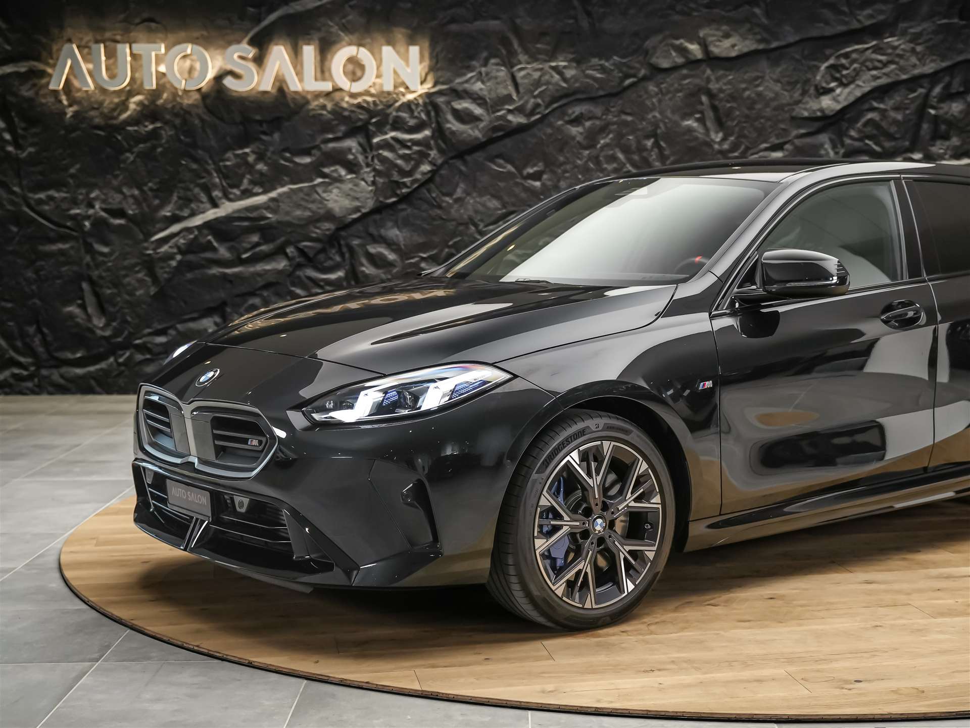 BMW M135 xDrive *Harman/Kardon*Sportsitze*Sitzheizung*Keyless Go*-image-12