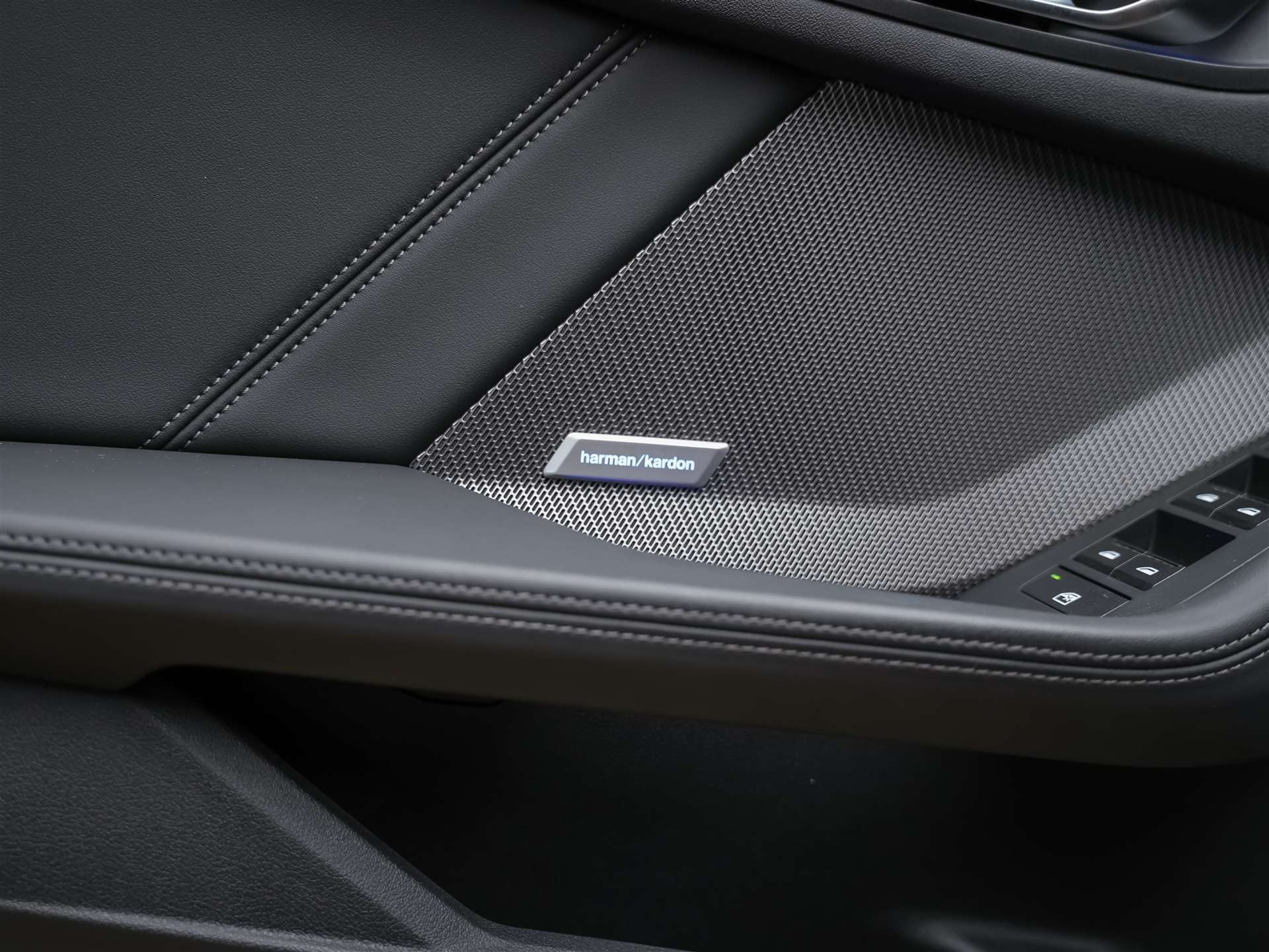 BMW M135 xDrive *Harman/Kardon*Sportsitze*Sitzheizung*Keyless Go*-image-22