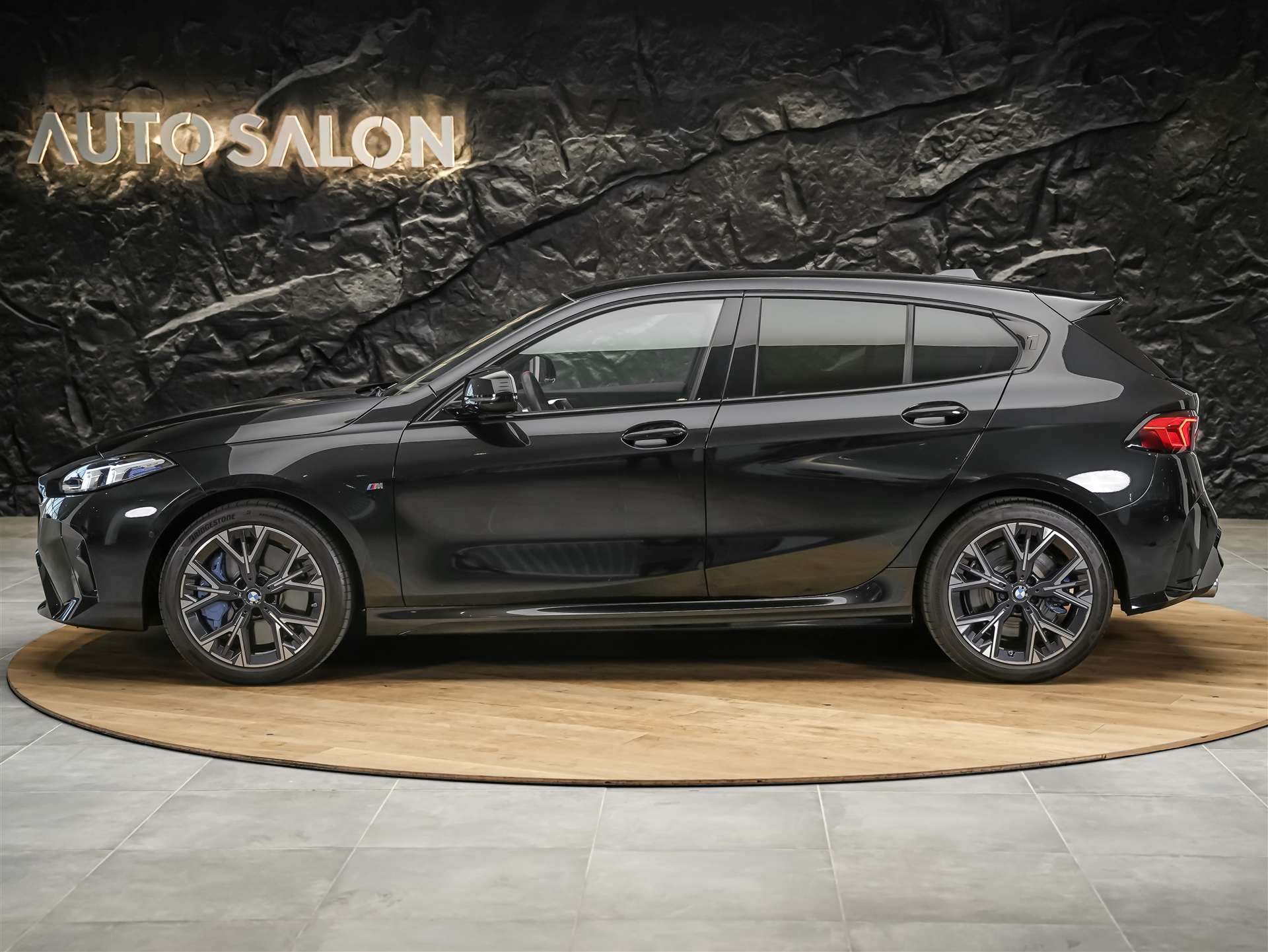 BMW M135 xDrive *Harman/Kardon*Sportsitze*Sitzheizung*Keyless Go*-showroom-element-2
