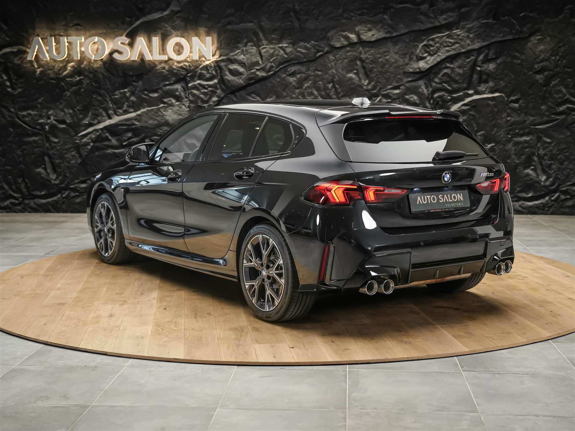 BMW M135 xDrive *Harman/Kardon*Sportsitze*Sitzheizung*Keyless Go*-showroom-element-3